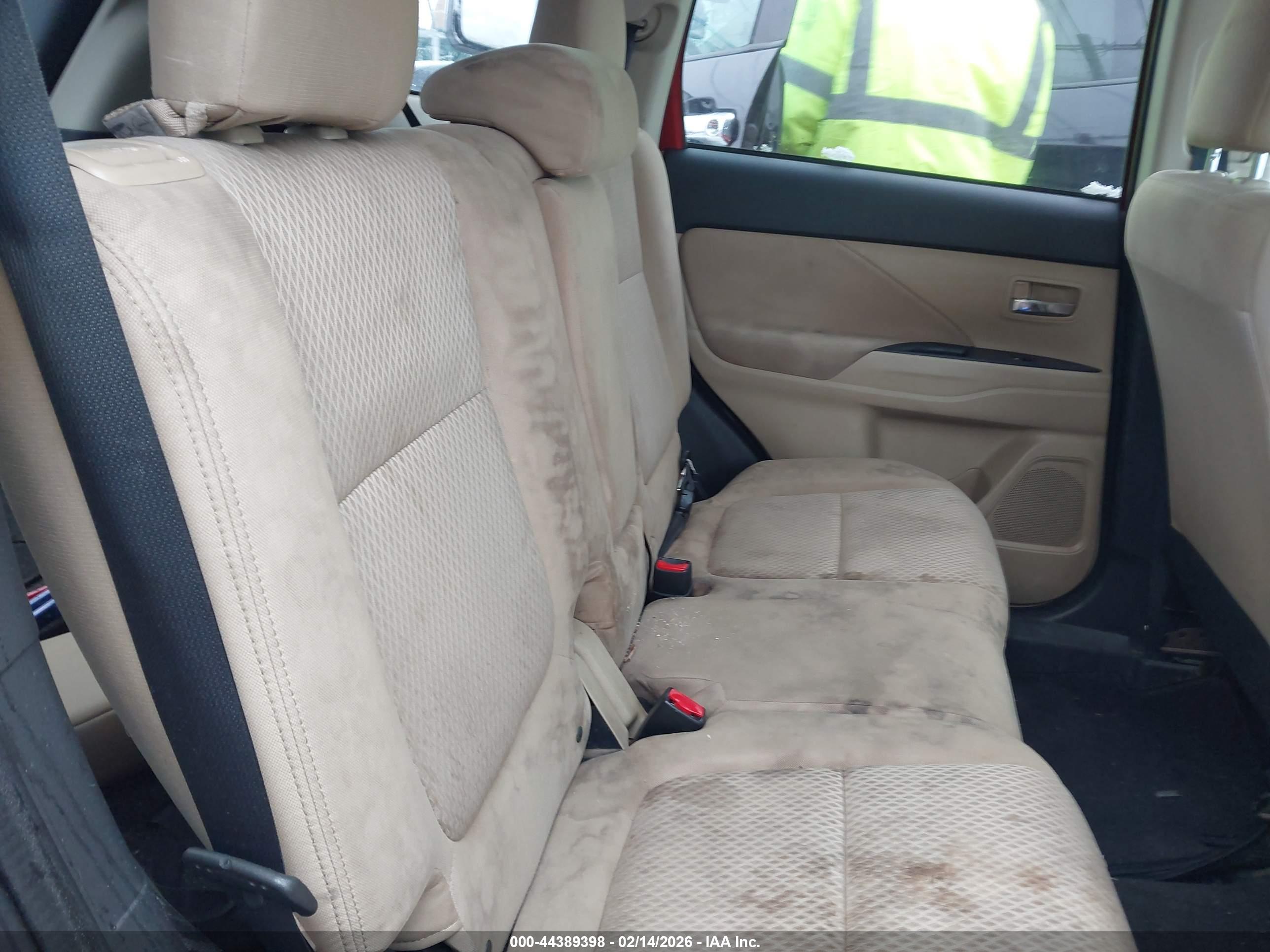 MITSUBISHI OUTLANDER image 8