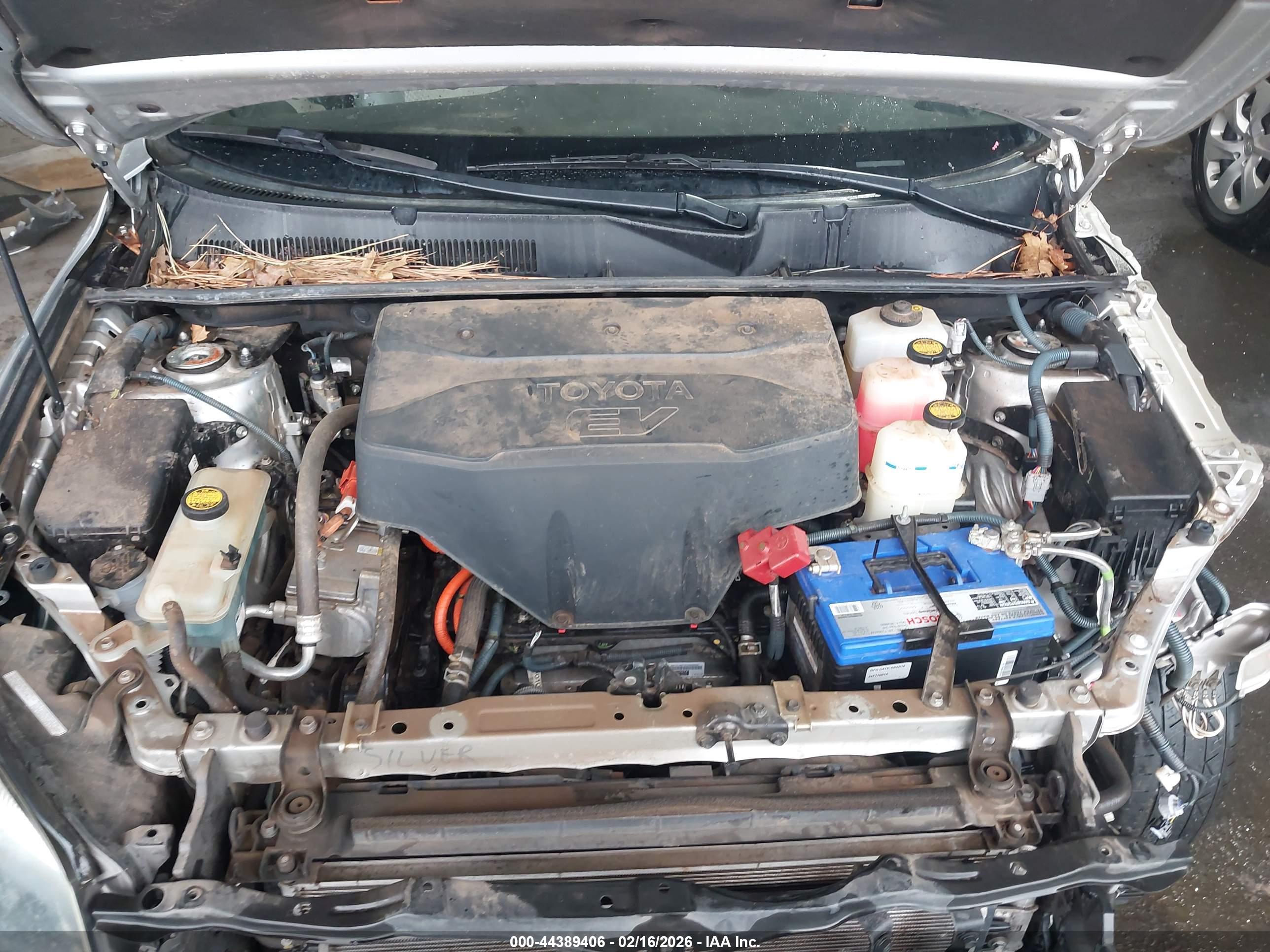 TOYOTA RAV4 image 10