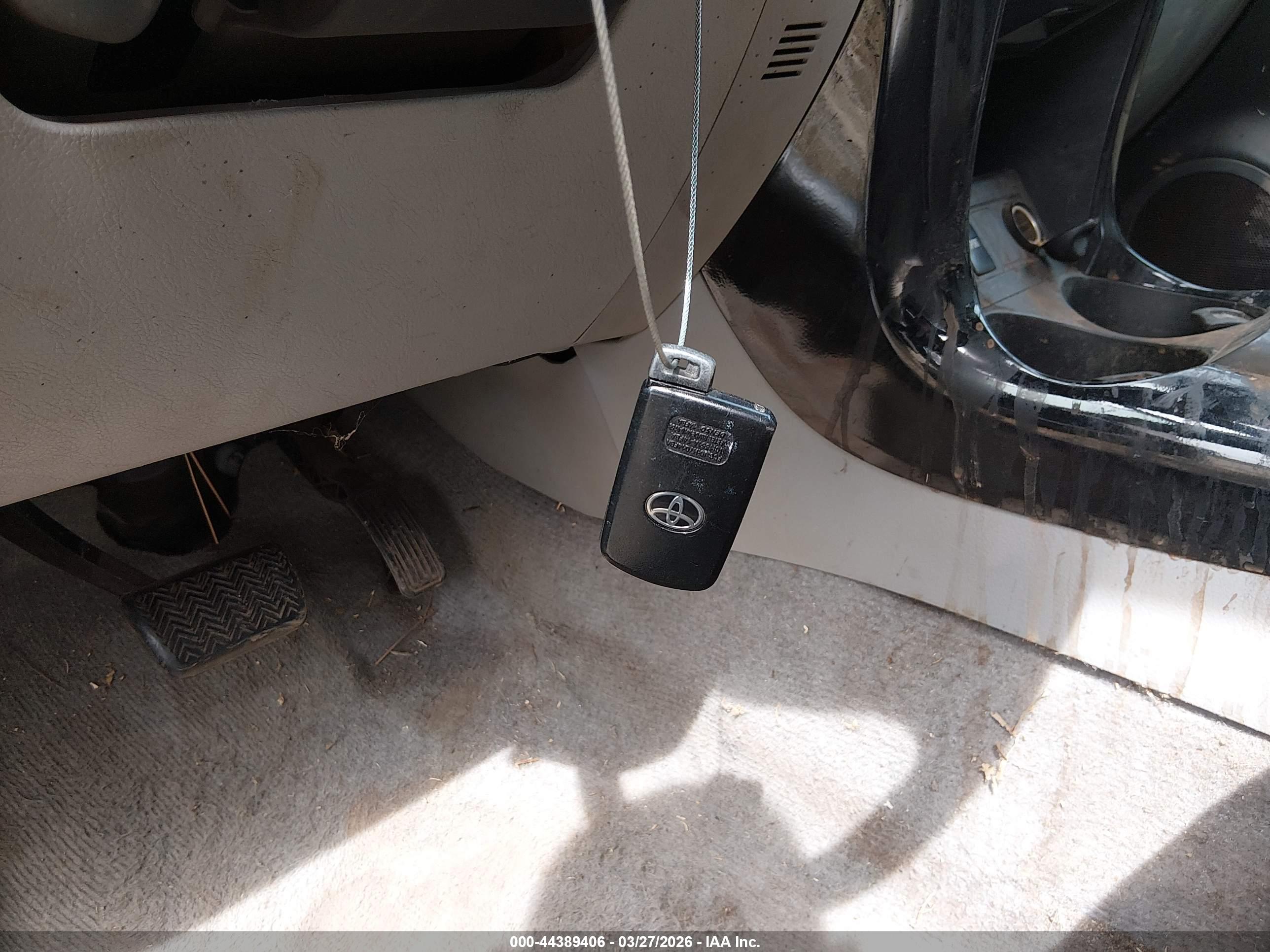 TOYOTA RAV4 image 11
