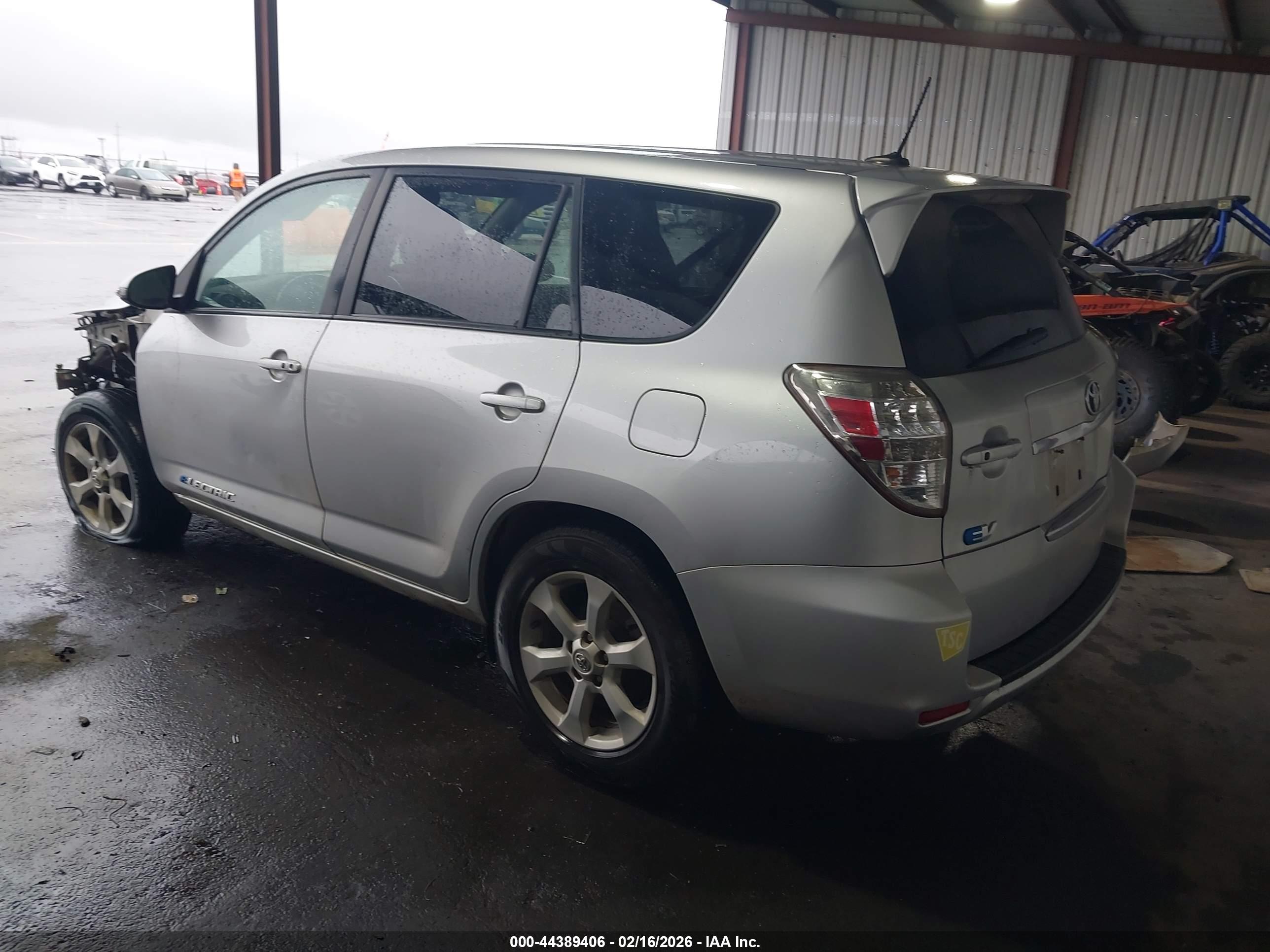 TOYOTA RAV4 image 3