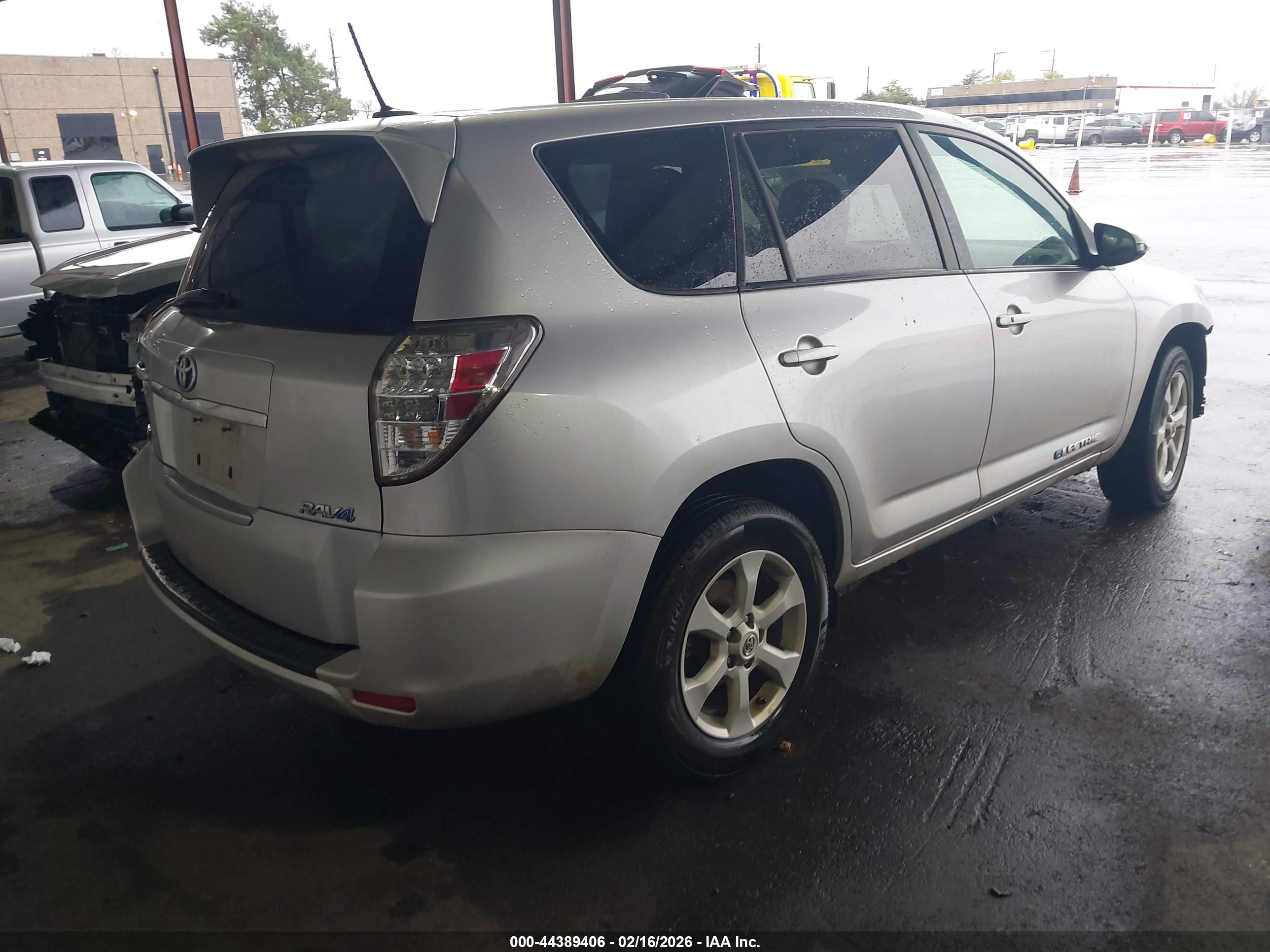 TOYOTA RAV4 image 4