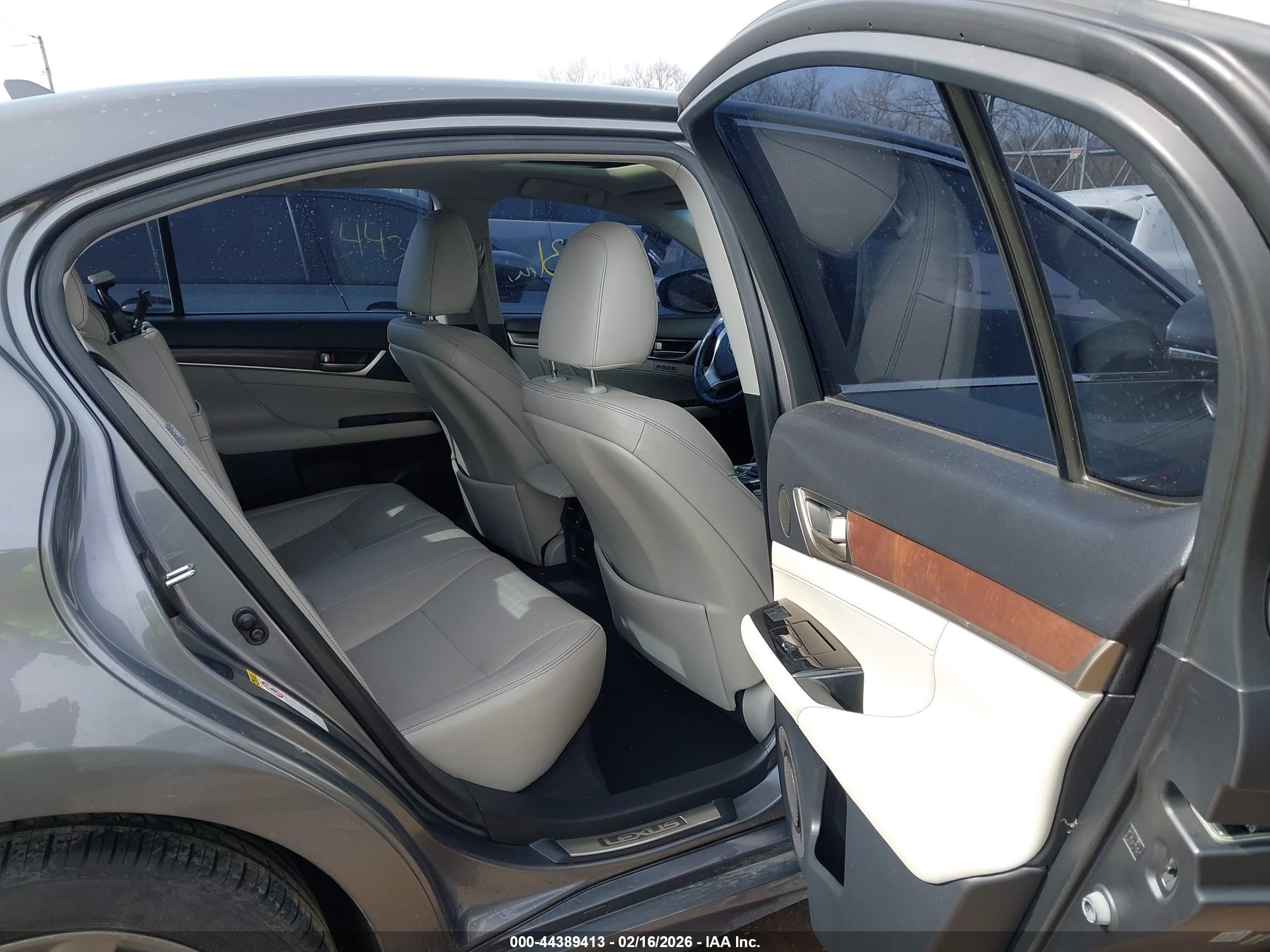 LEXUS GS image 8