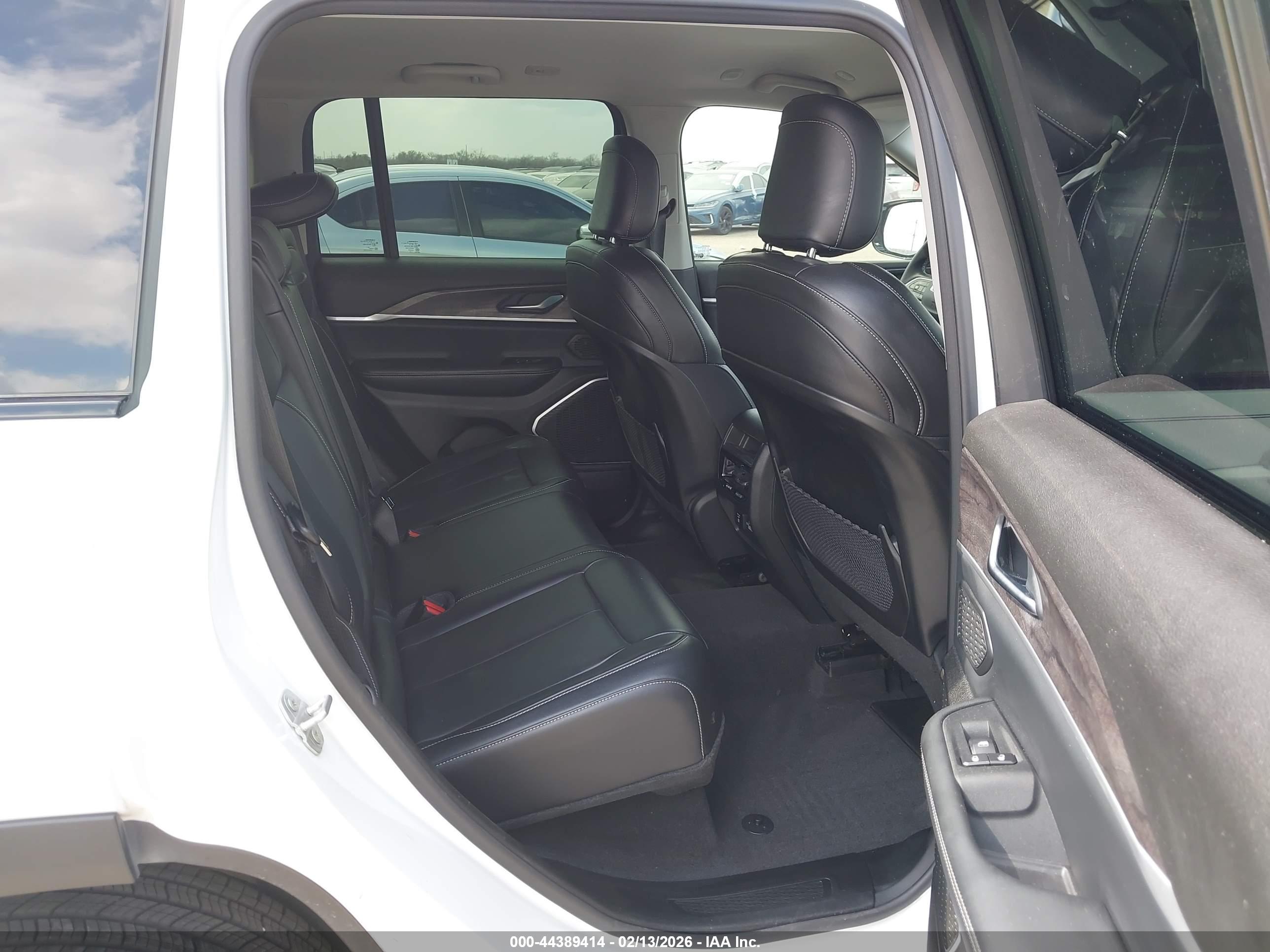 JEEP GRAND image 8