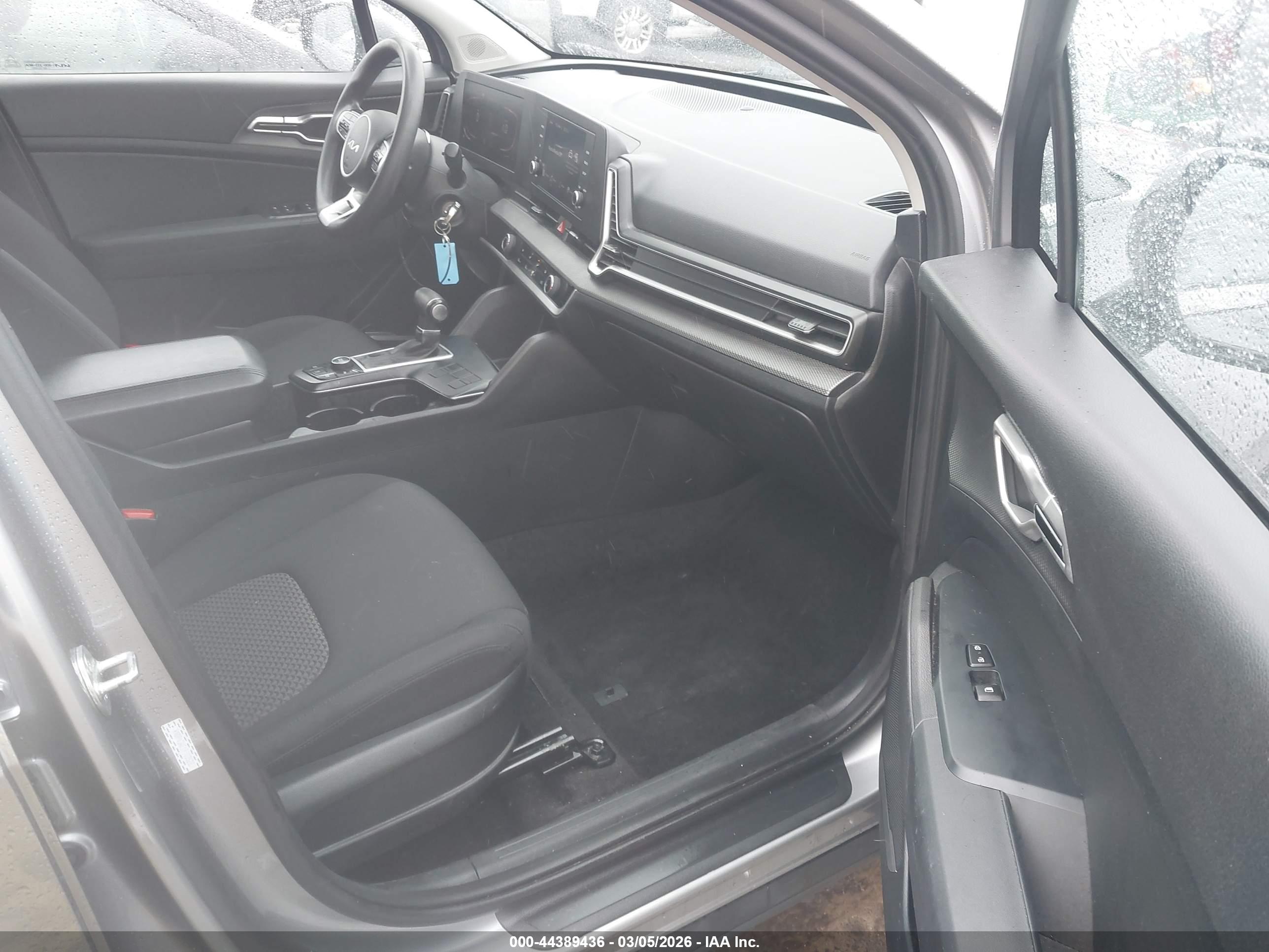 KIA SPORTAGE image 5