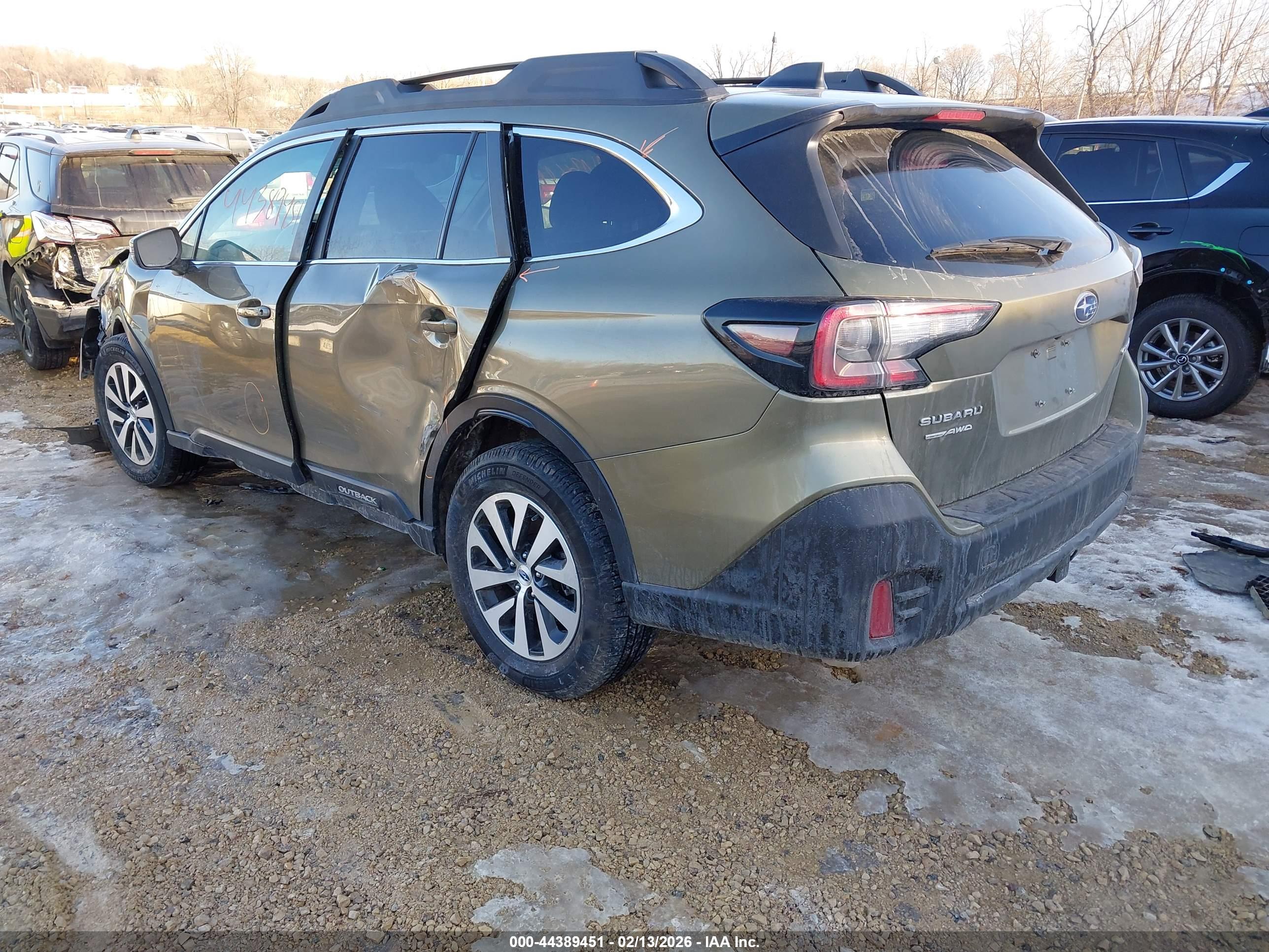 SUBARU OUTBACK image 3