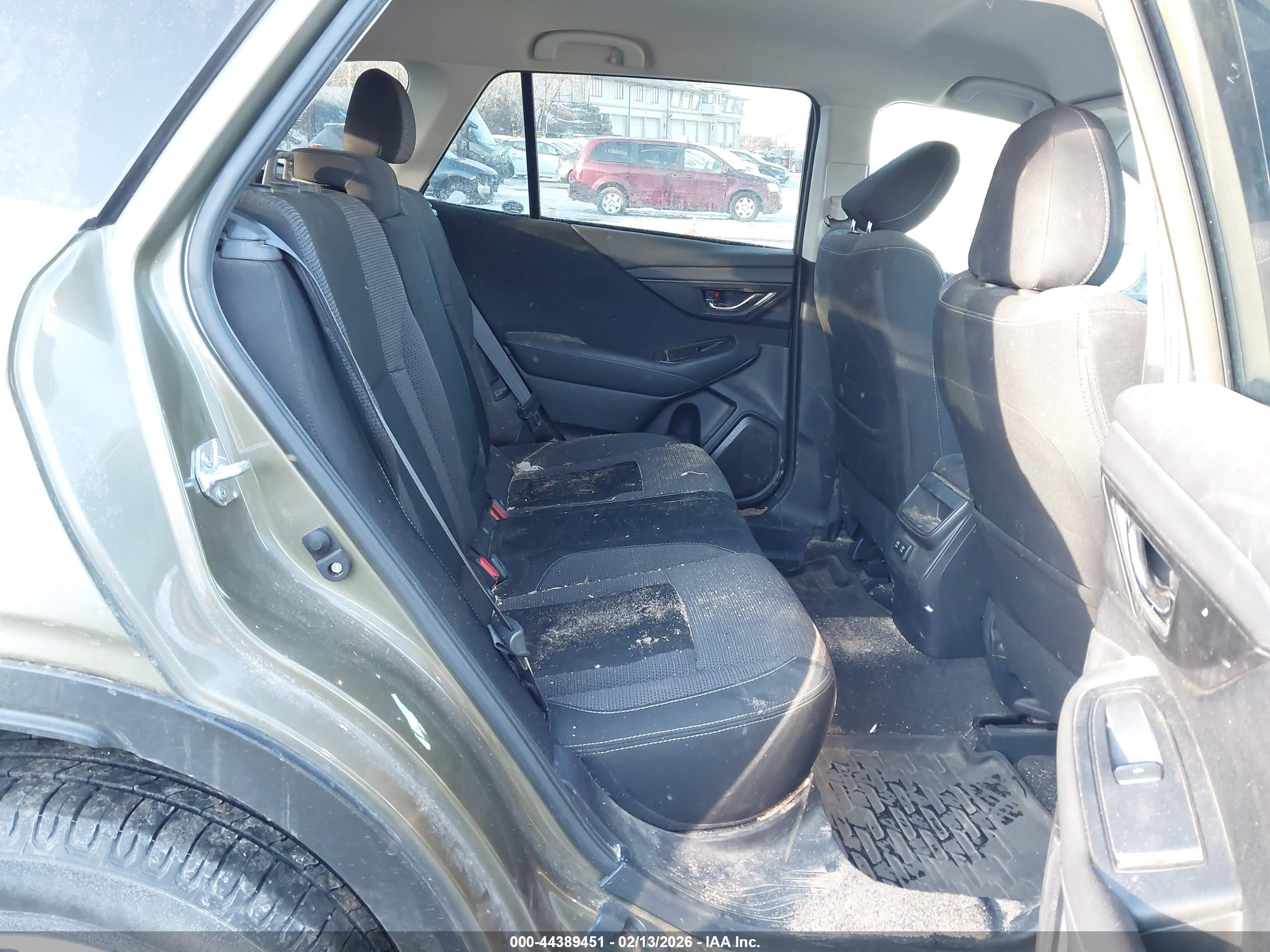 SUBARU OUTBACK image 8