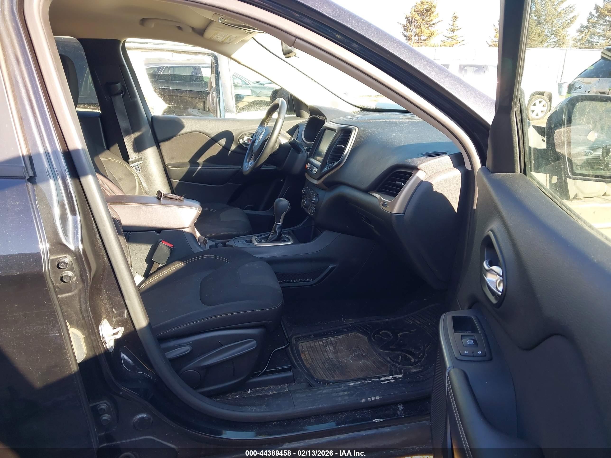 JEEP CHEROKEE image 5