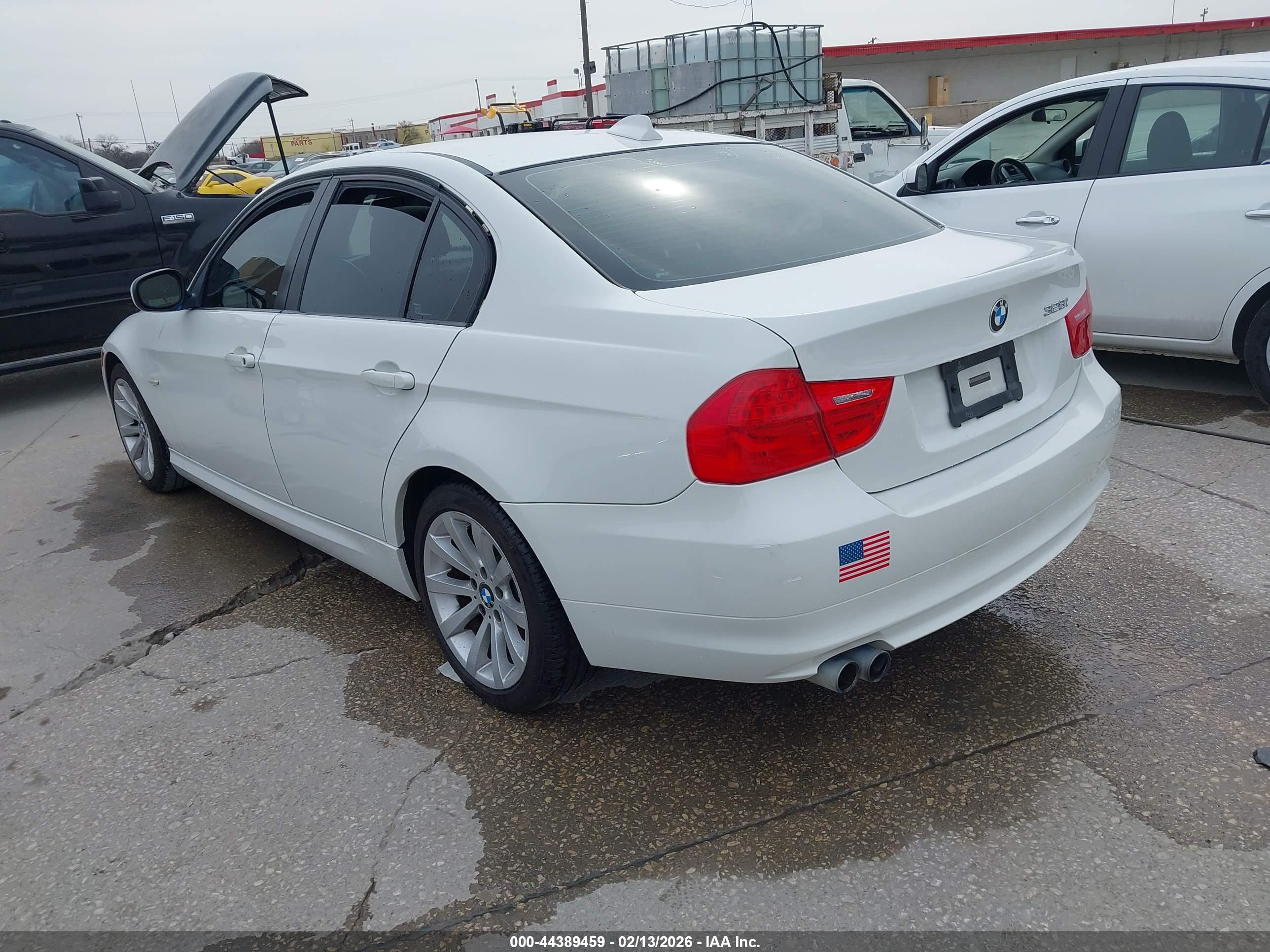 BMW 328I image 3