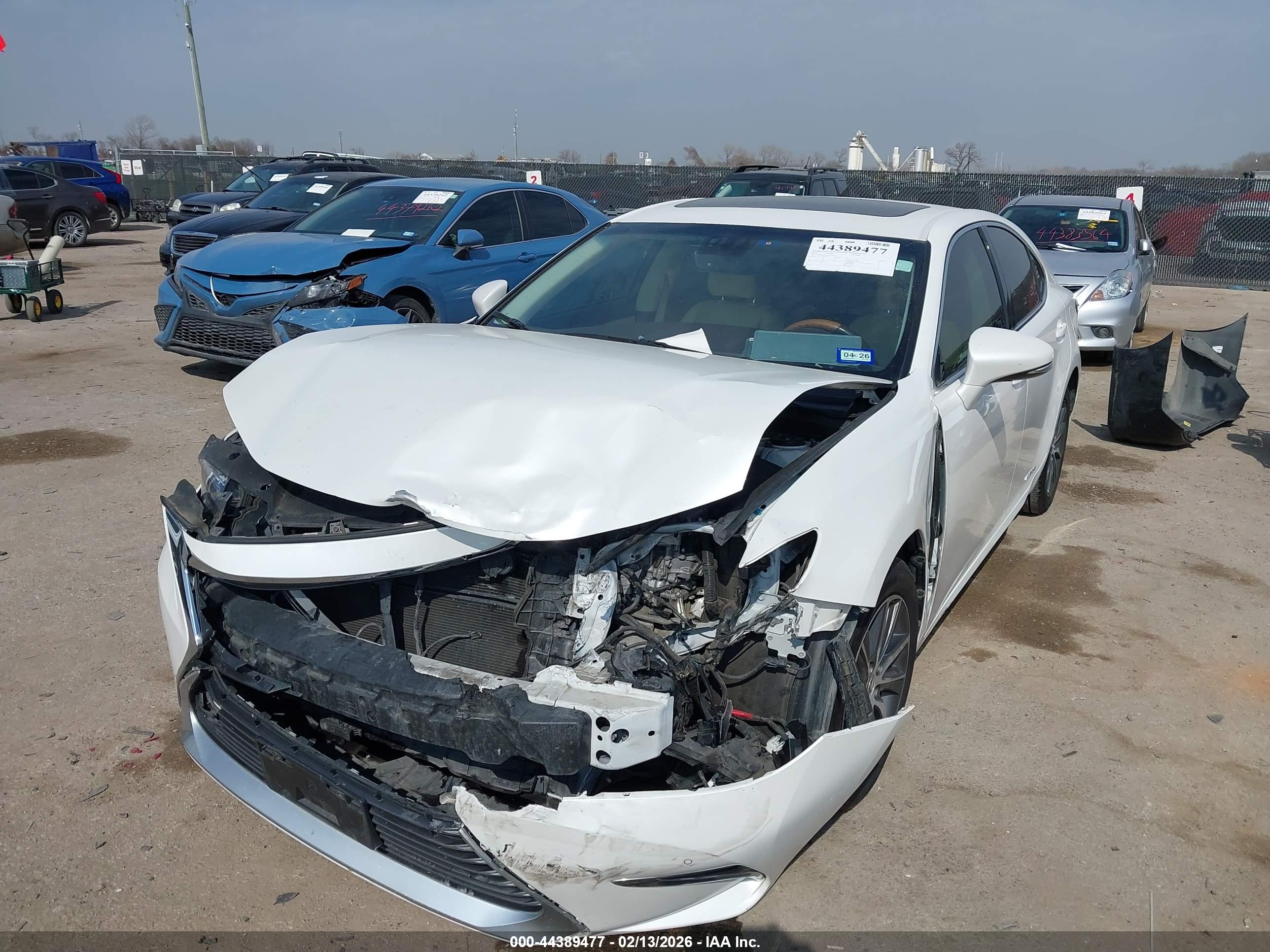 LEXUS ES image 2