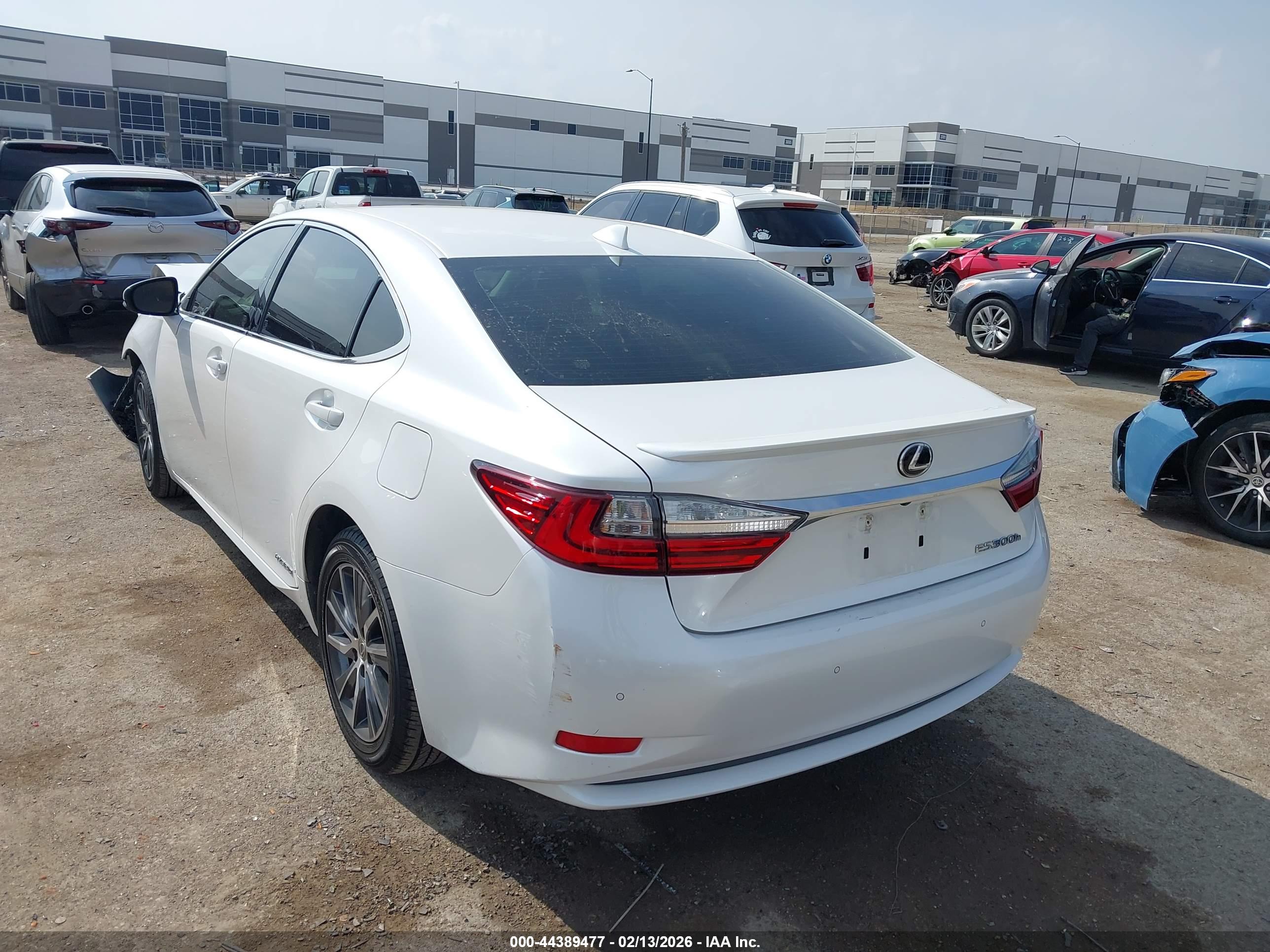 LEXUS ES image 3