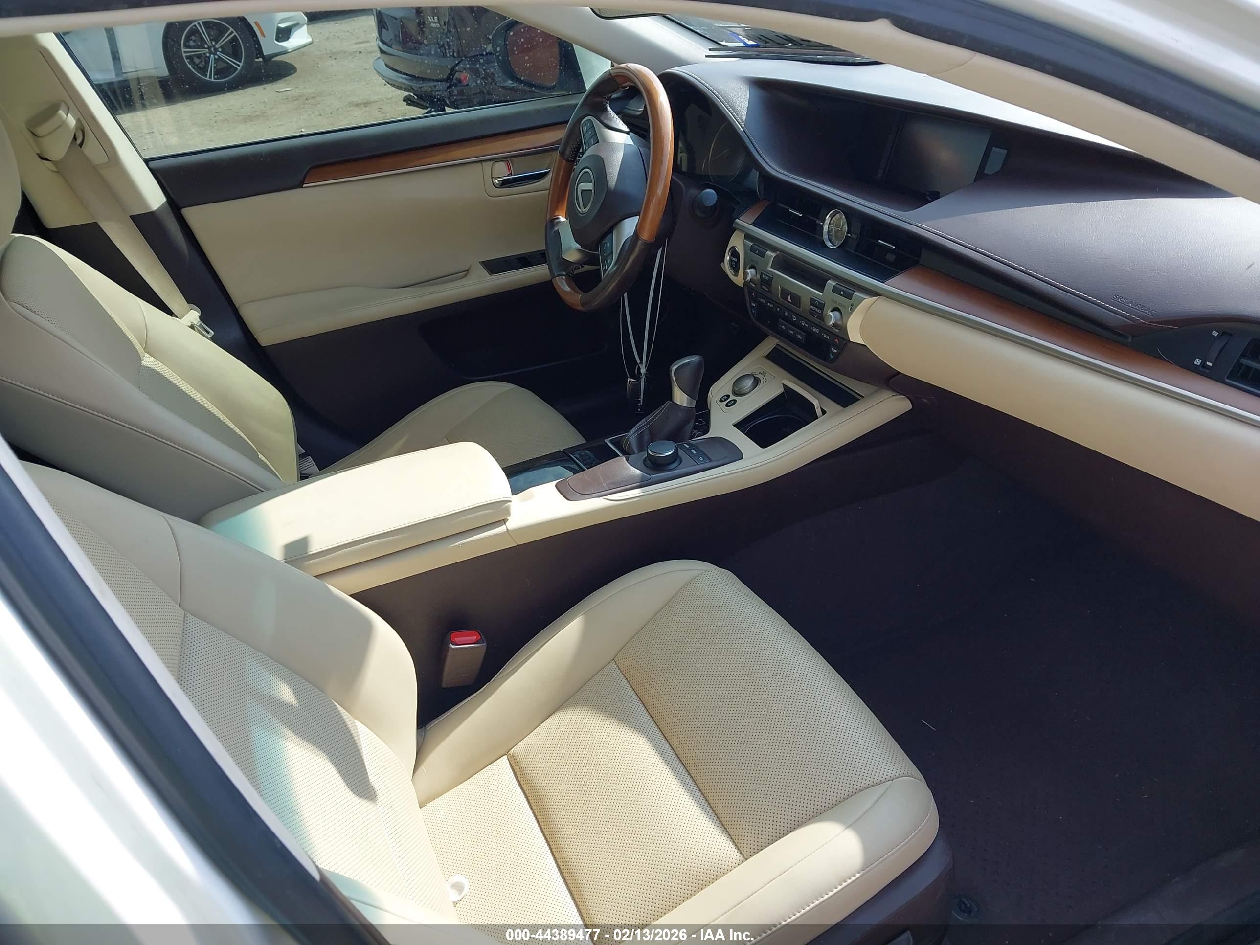 LEXUS ES image 5