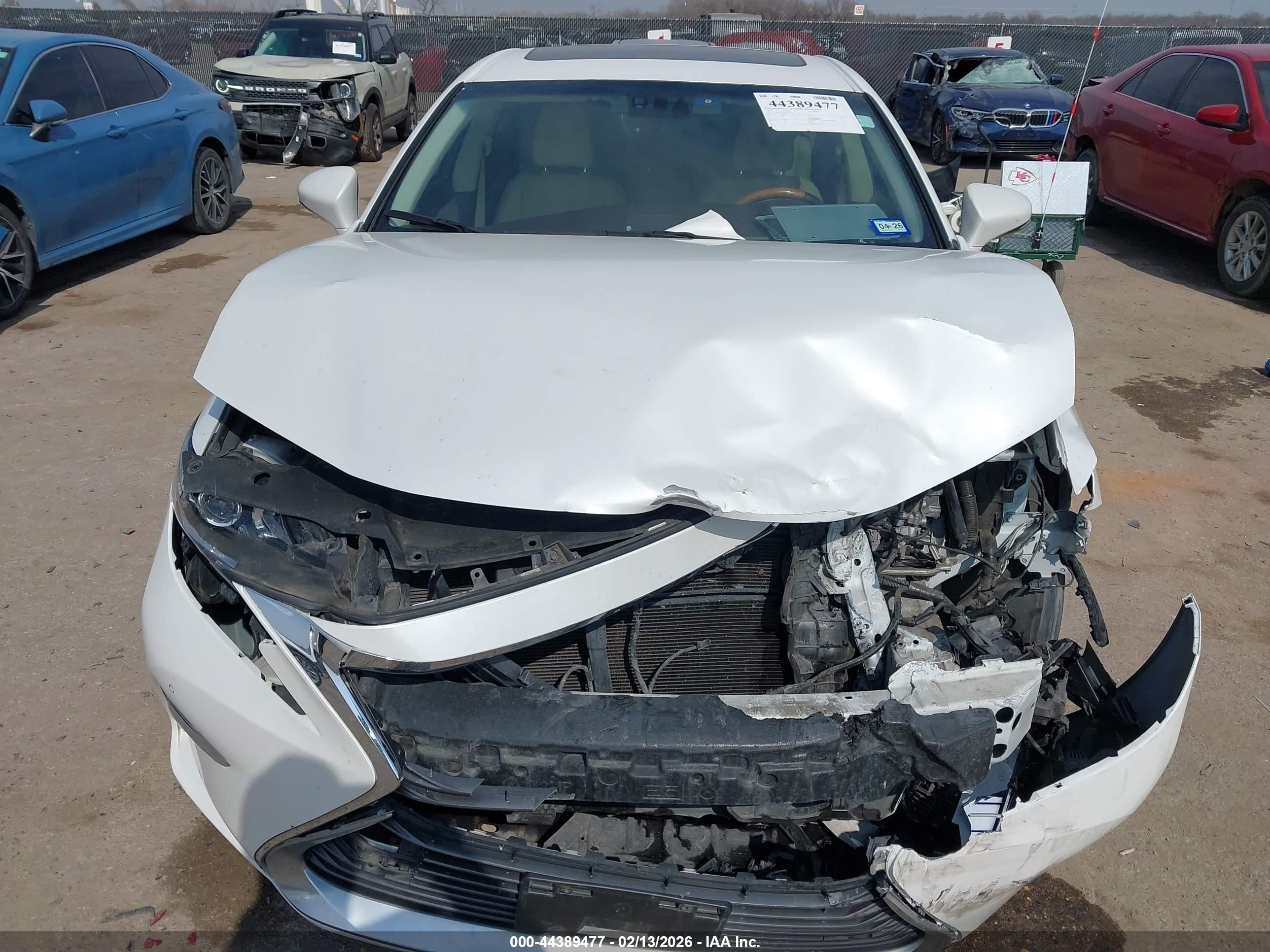 LEXUS ES image 6