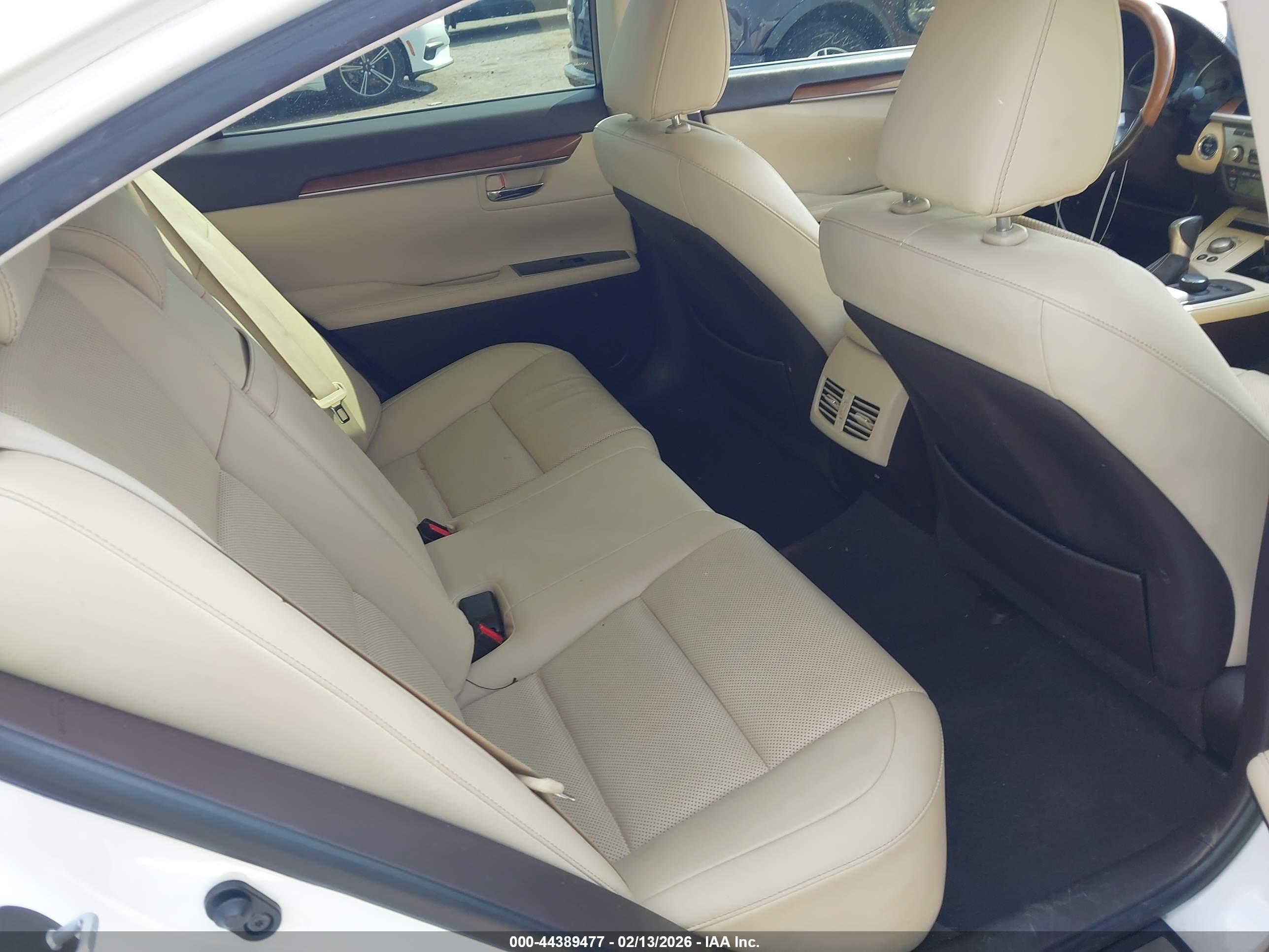 LEXUS ES image 8