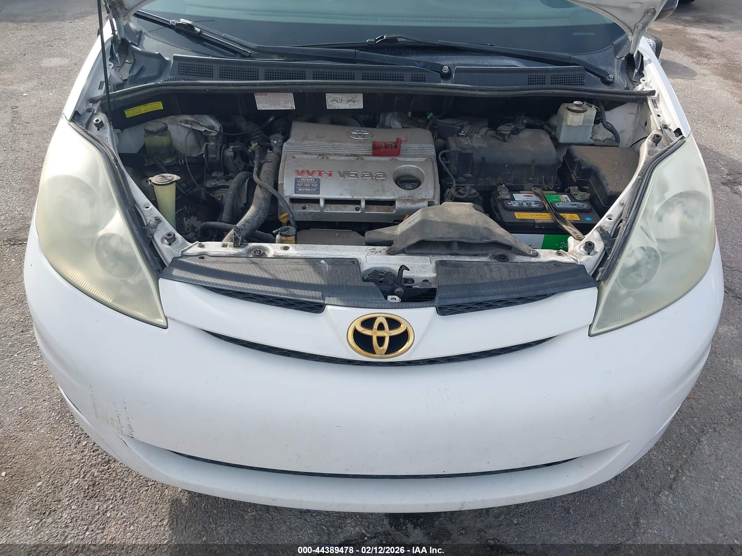 TOYOTA SIENNA image 10