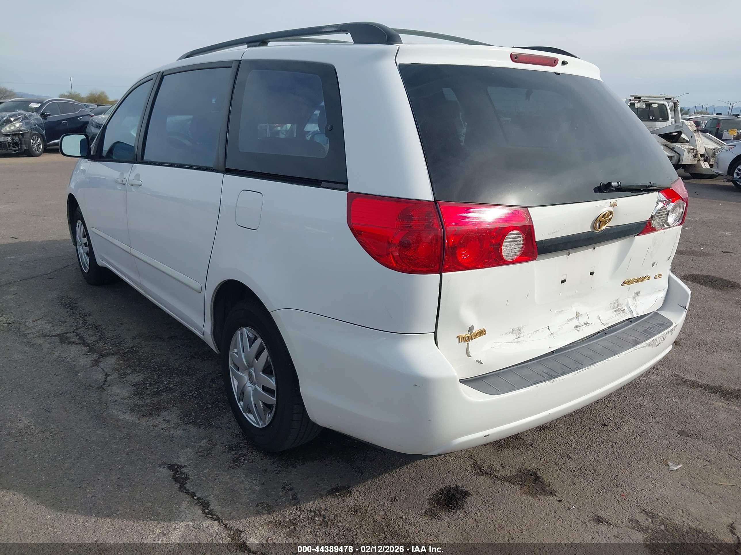 TOYOTA SIENNA image 3
