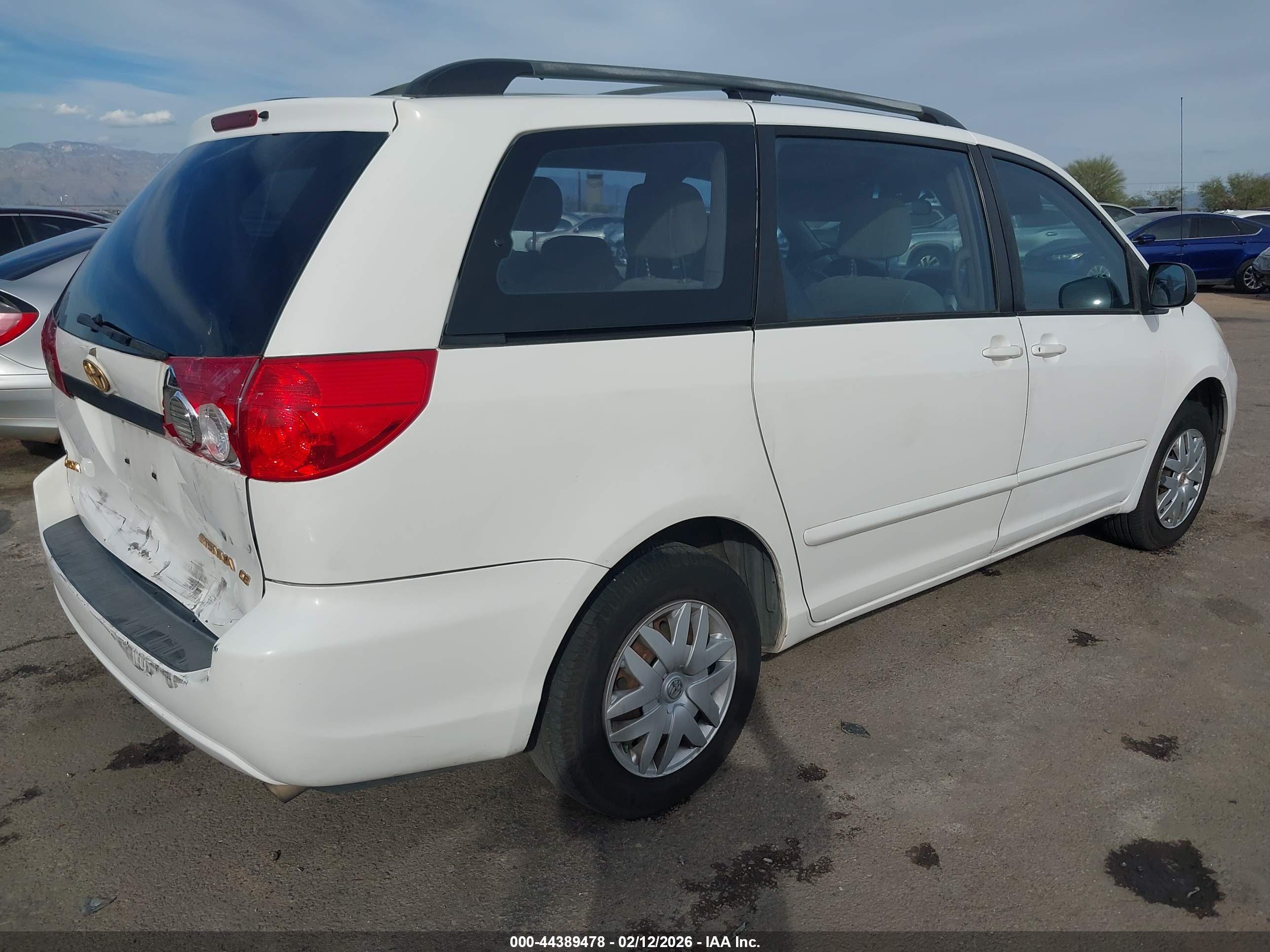 TOYOTA SIENNA image 4