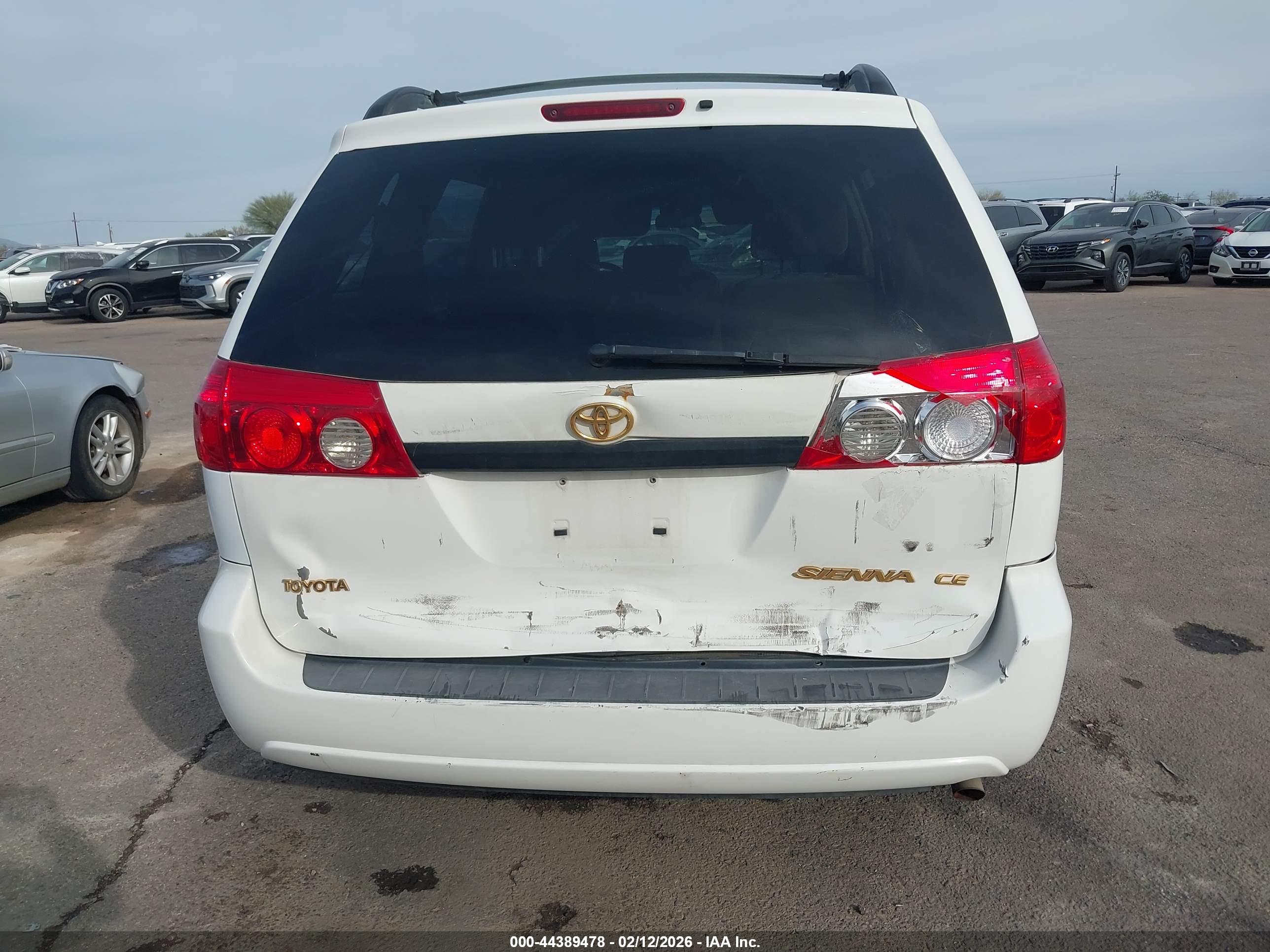 TOYOTA SIENNA image 6