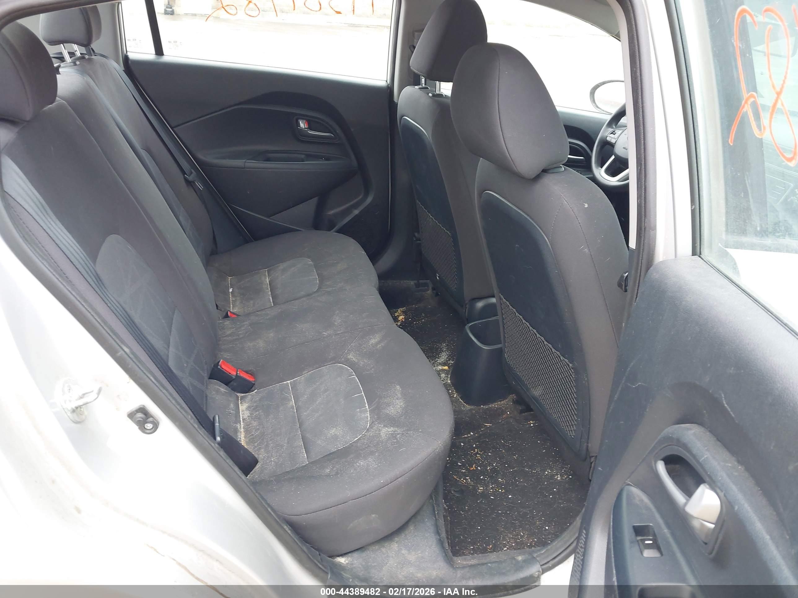 KIA RIO image 8