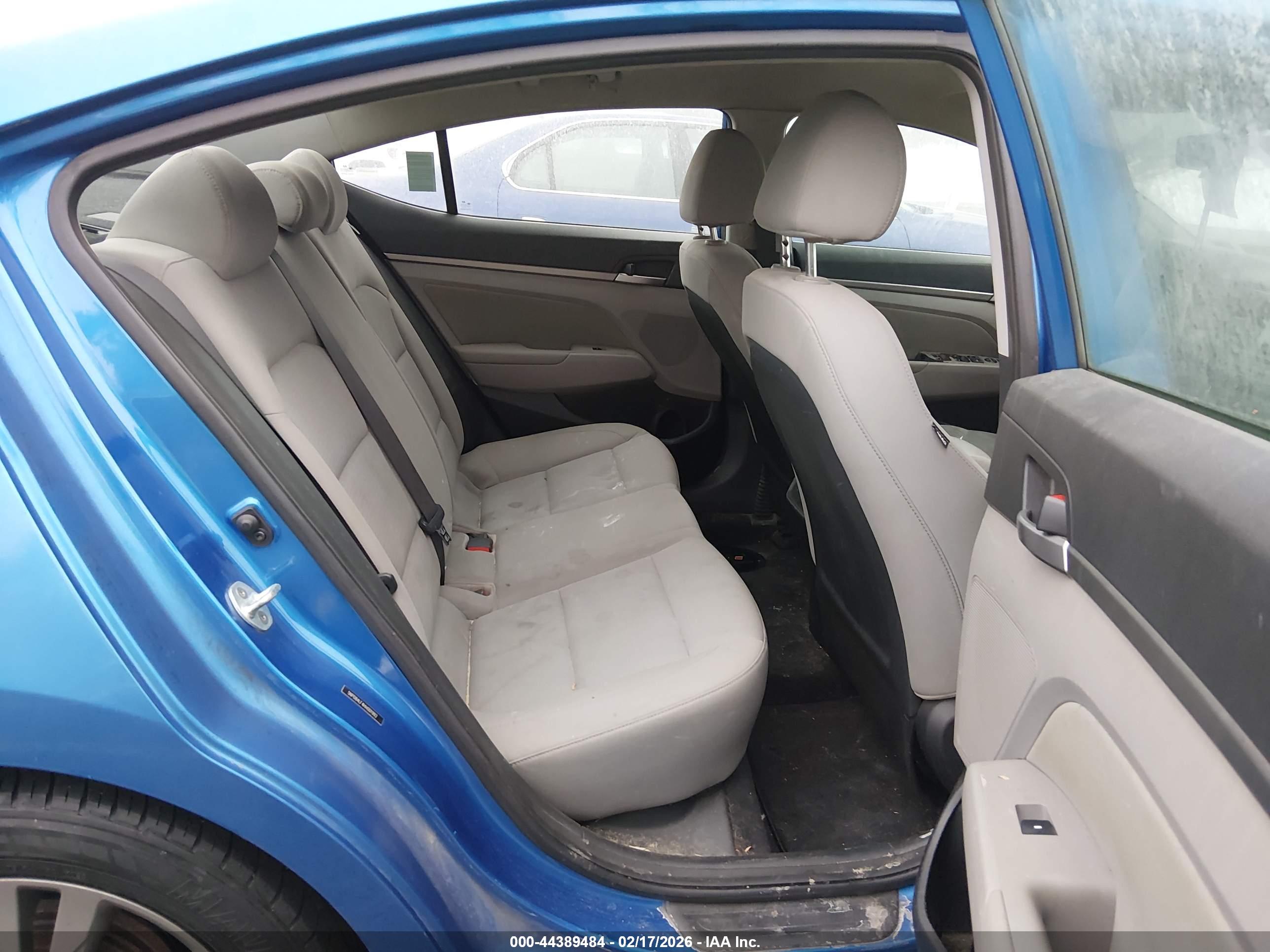 HYUNDAI ELANTRA image 8
