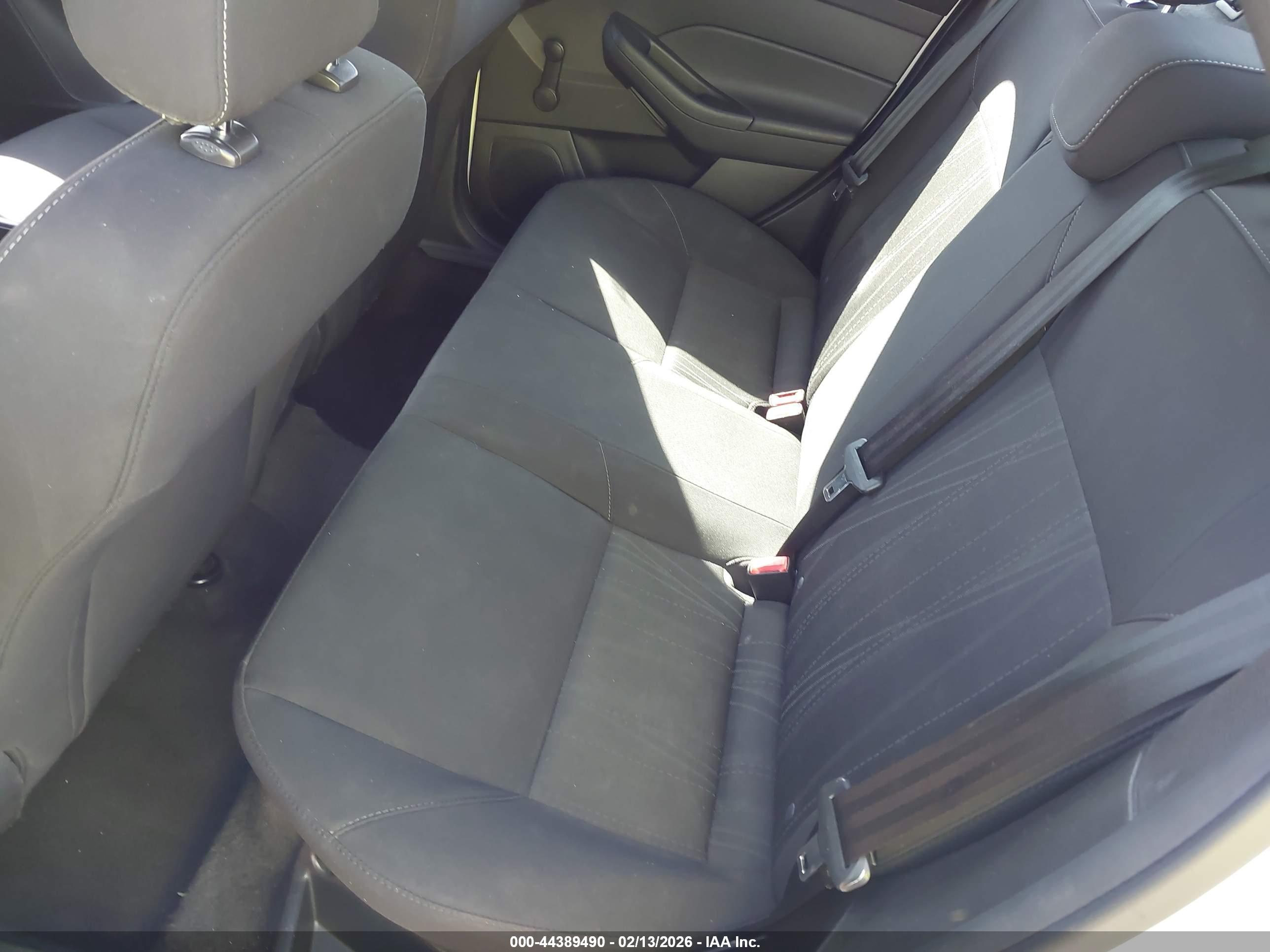 FORD FOCUS image 8