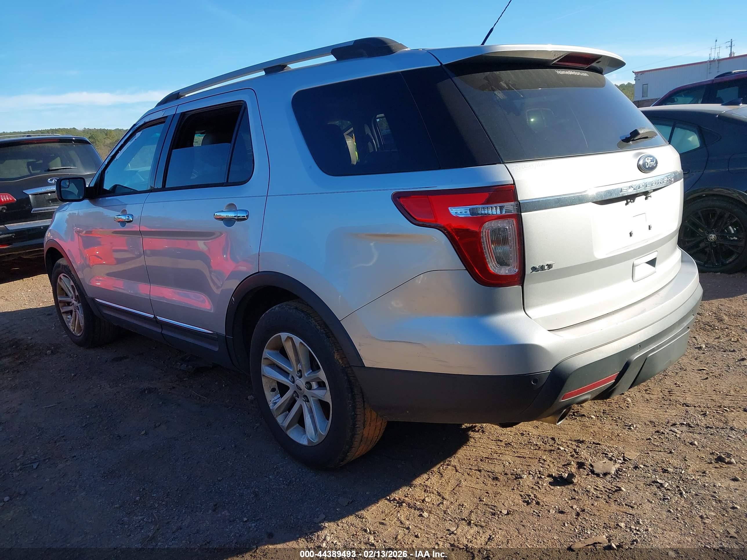 FORD EXPLORER image 3