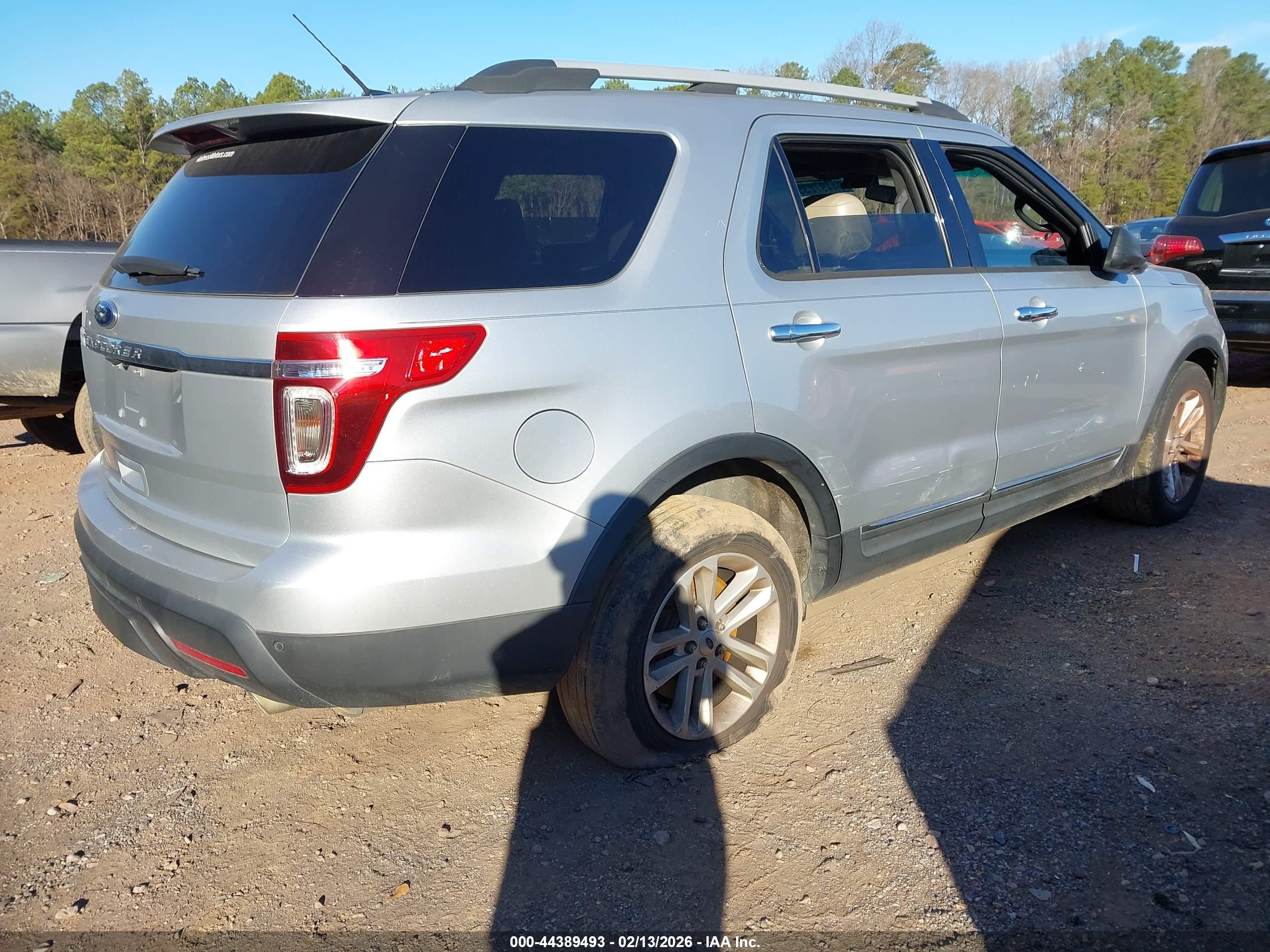 FORD EXPLORER image 4