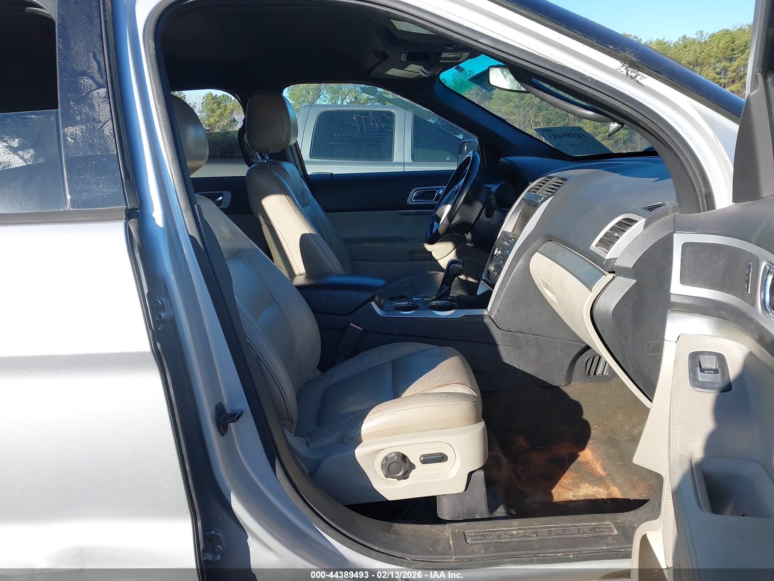 FORD EXPLORER image 5