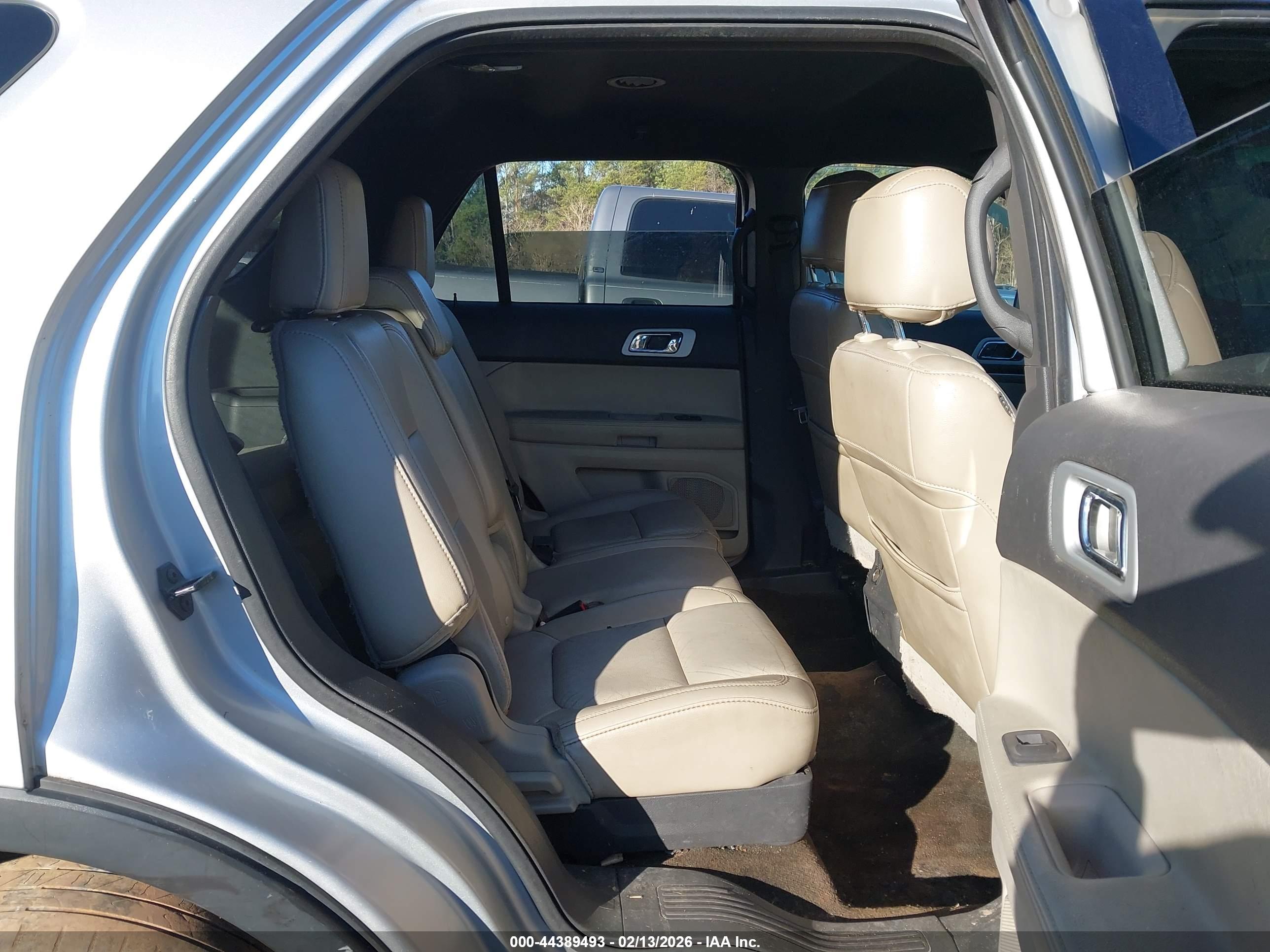 FORD EXPLORER image 8