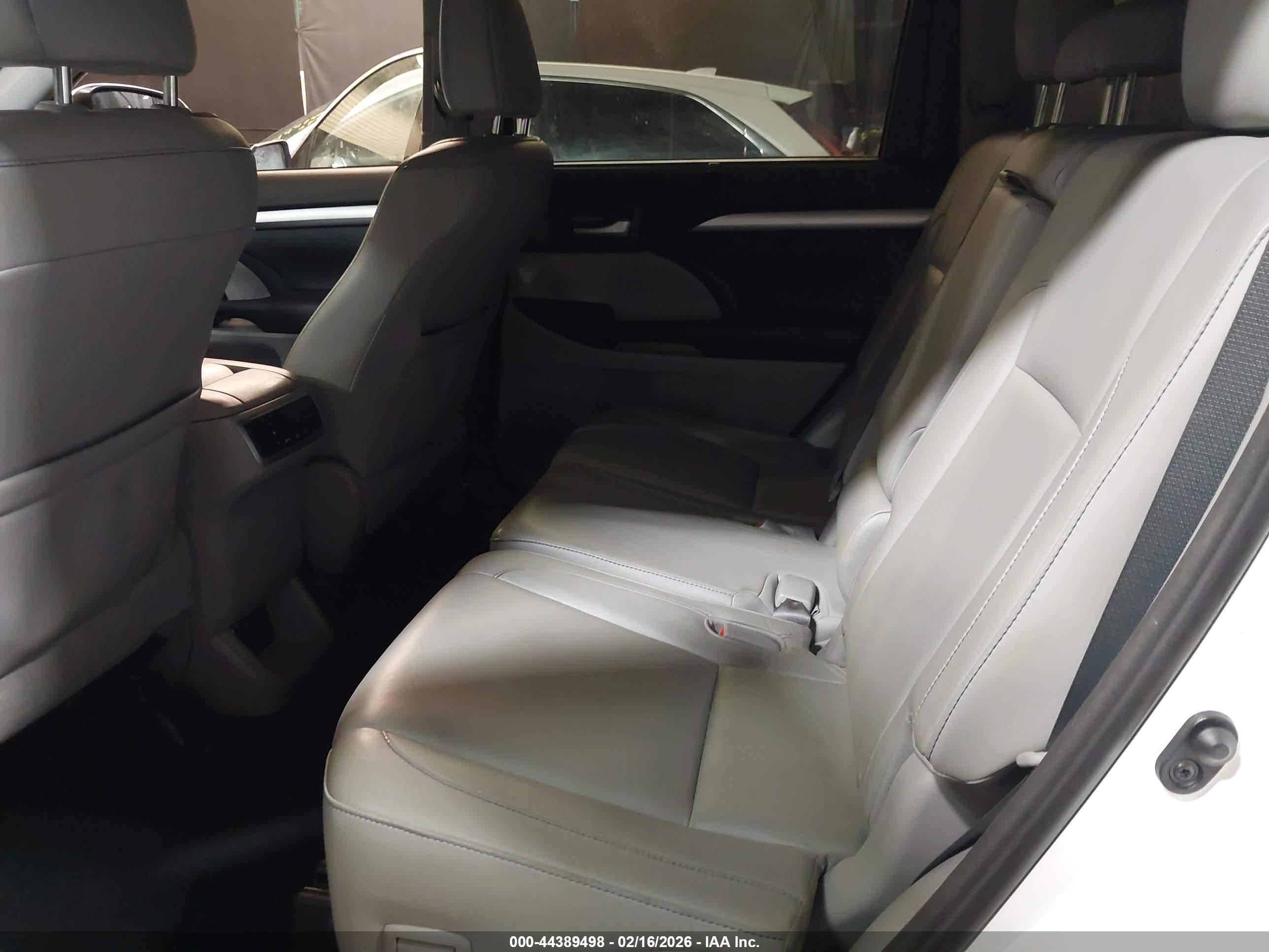 TOYOTA HIGHLANDER image 8