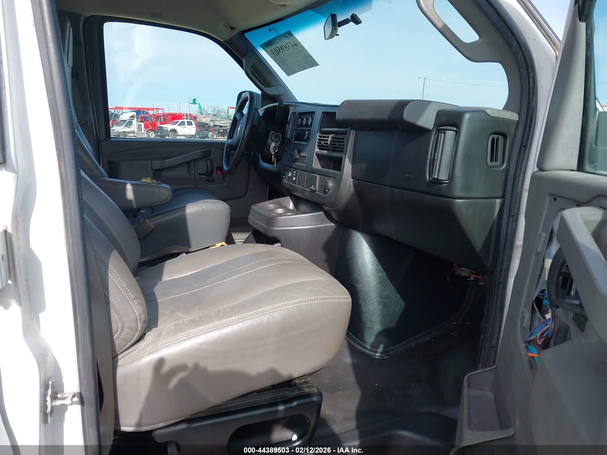 CHEVROLET EXPRESS image 5