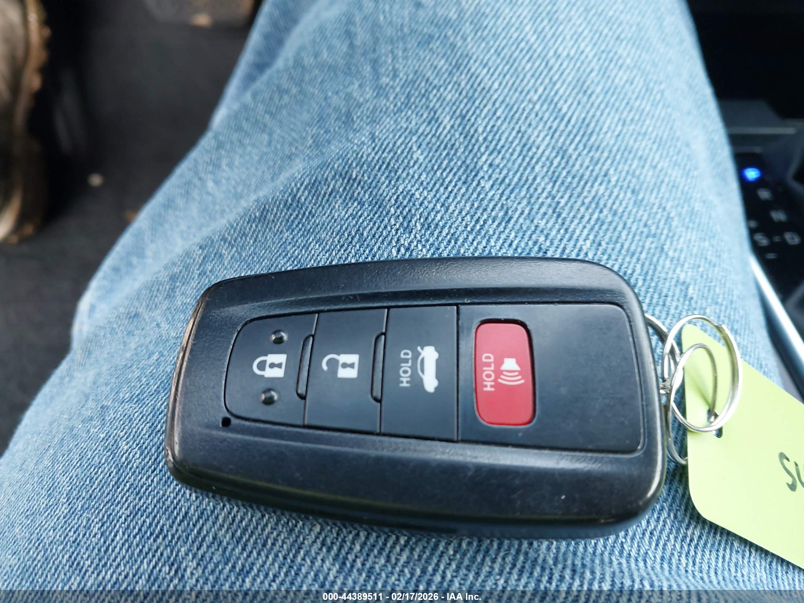 TOYOTA CAMRY image 11
