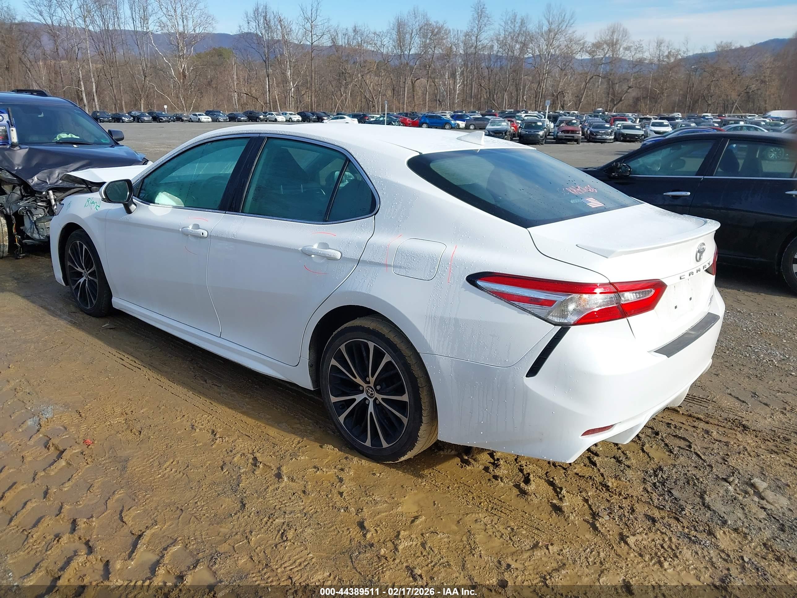 TOYOTA CAMRY image 3