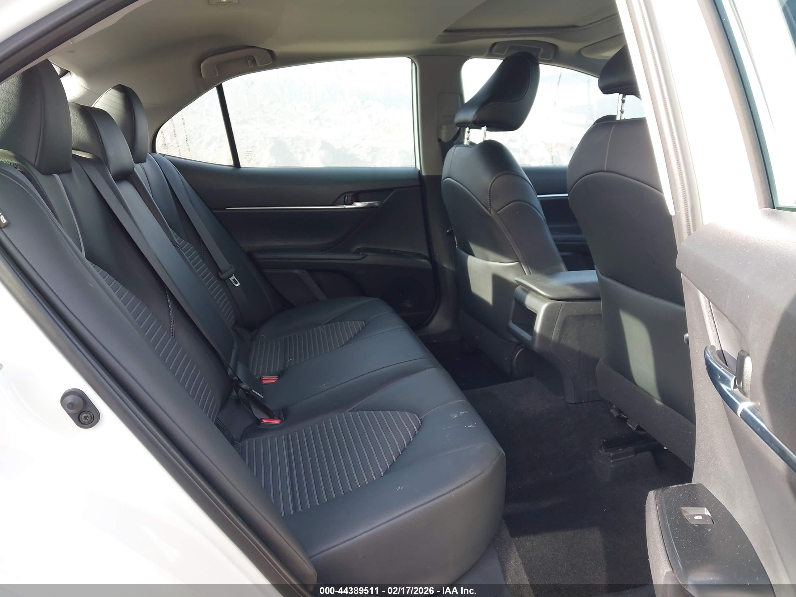 TOYOTA CAMRY image 8