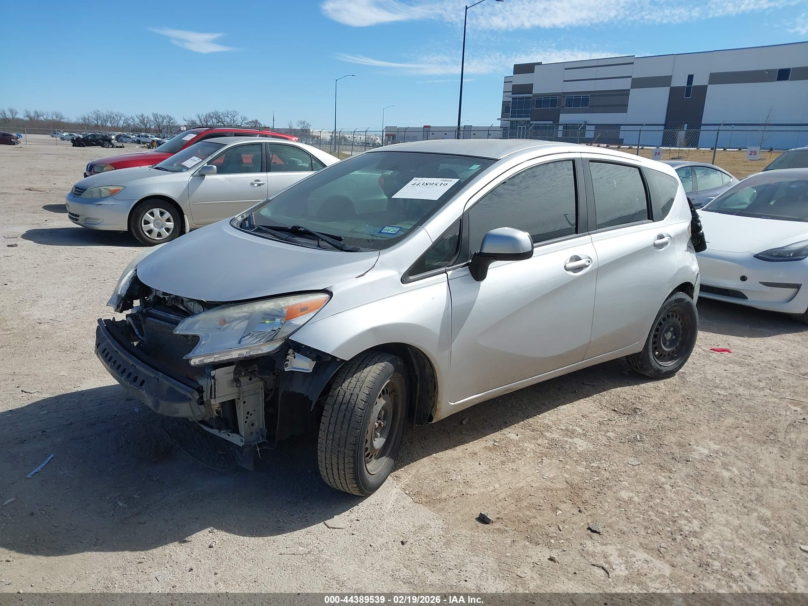 NISSAN VERSA image 2