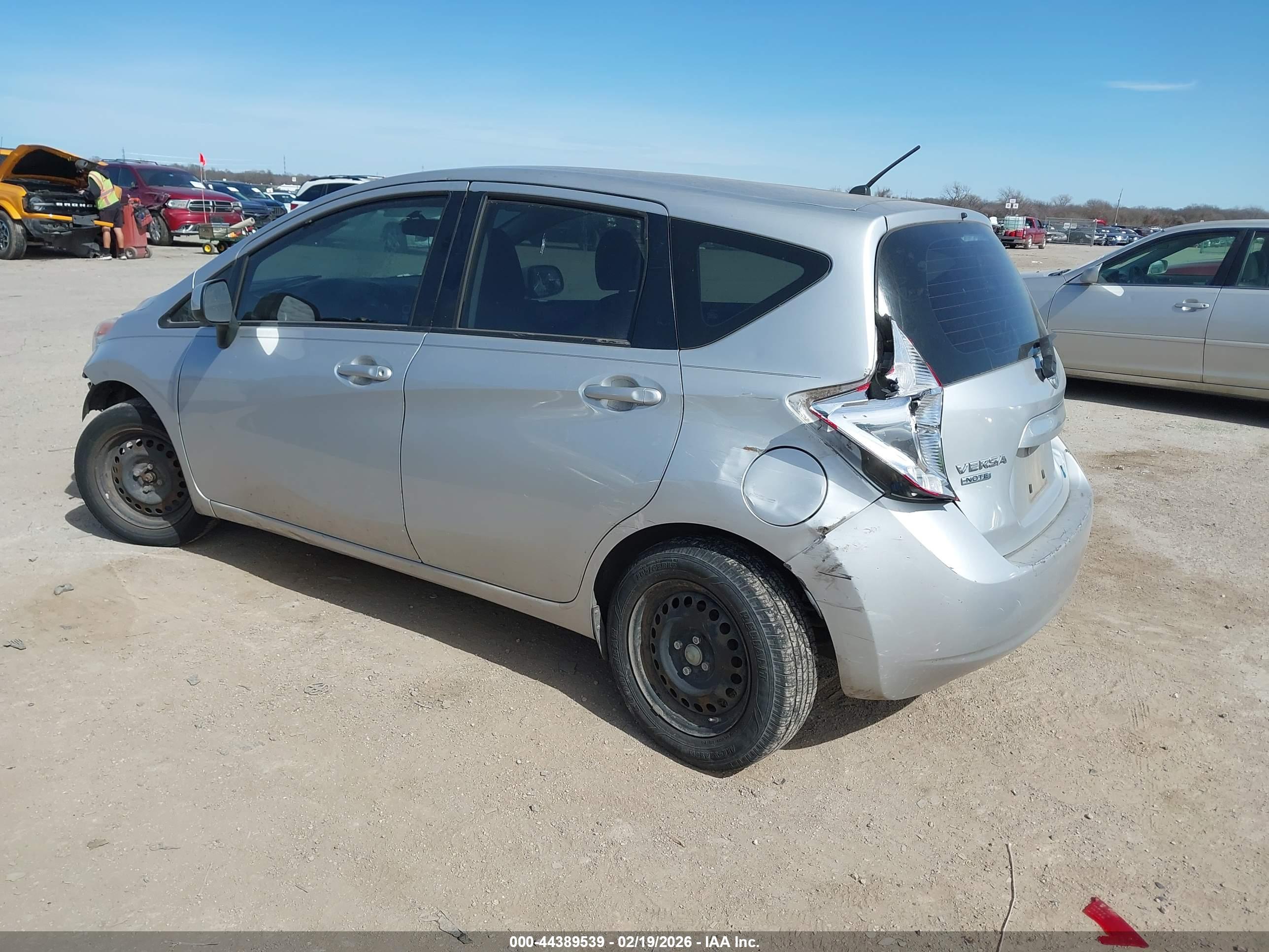 NISSAN VERSA image 3