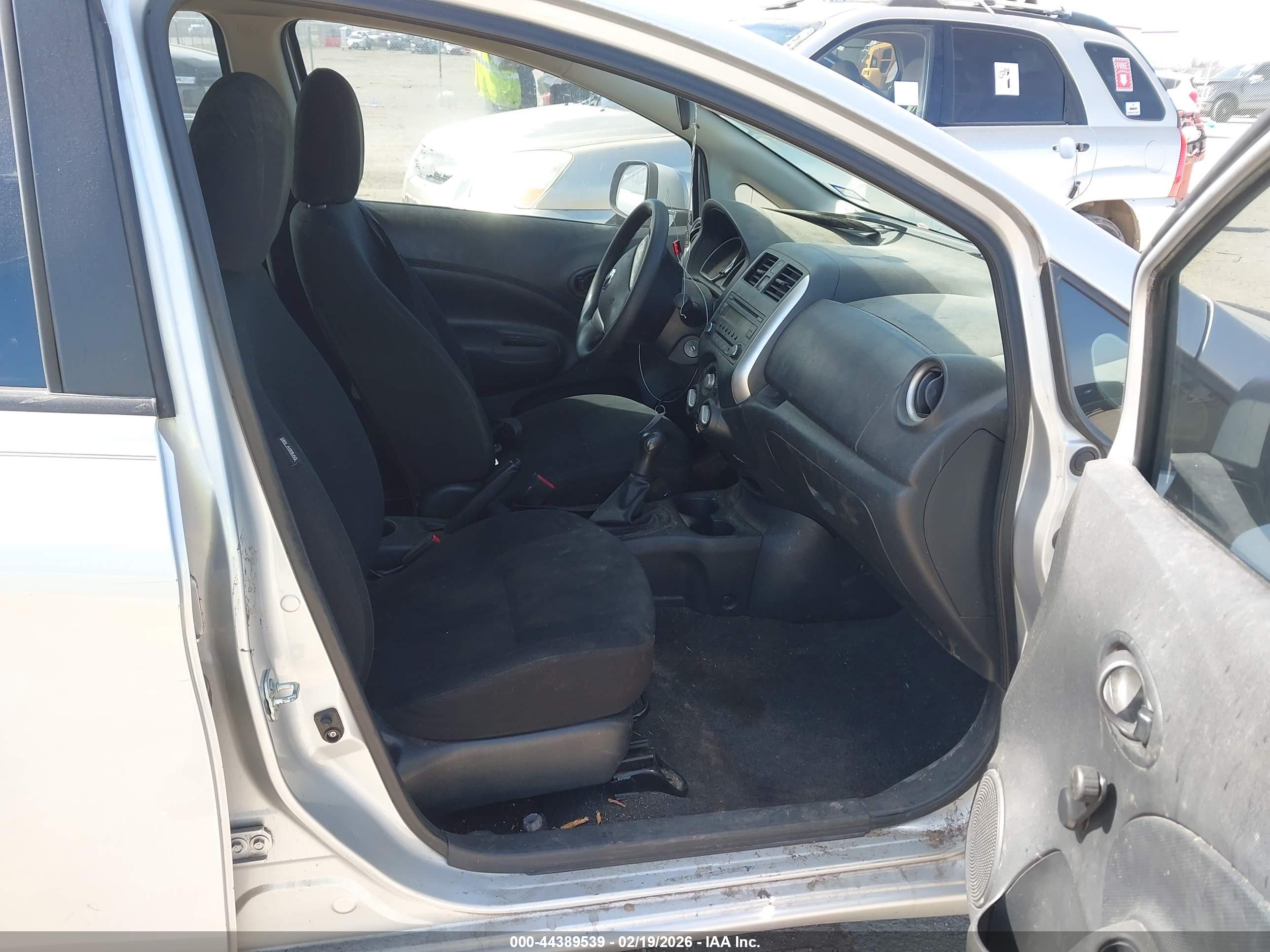 NISSAN VERSA image 5