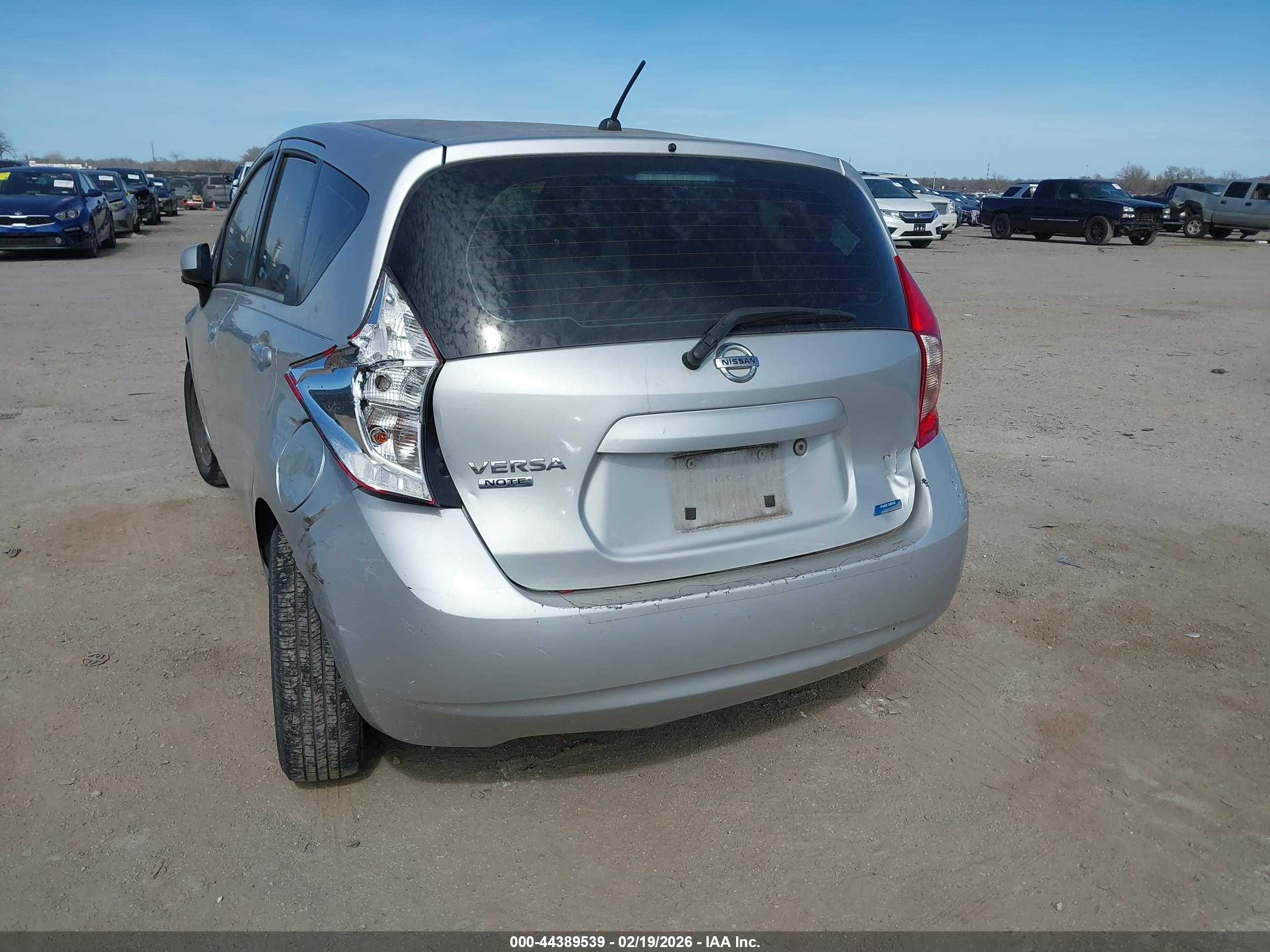 NISSAN VERSA image 6