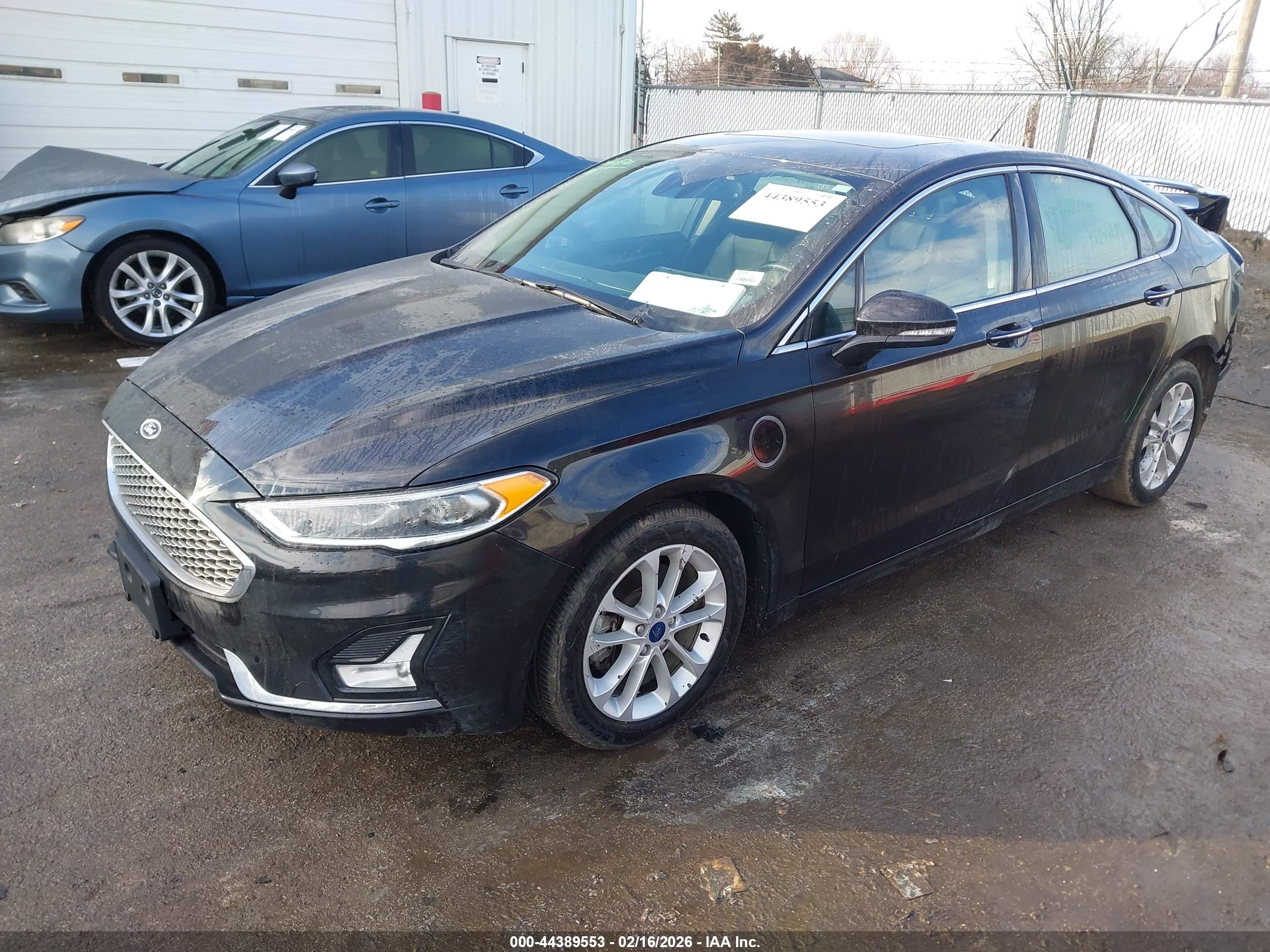 FORD FUSION image 2