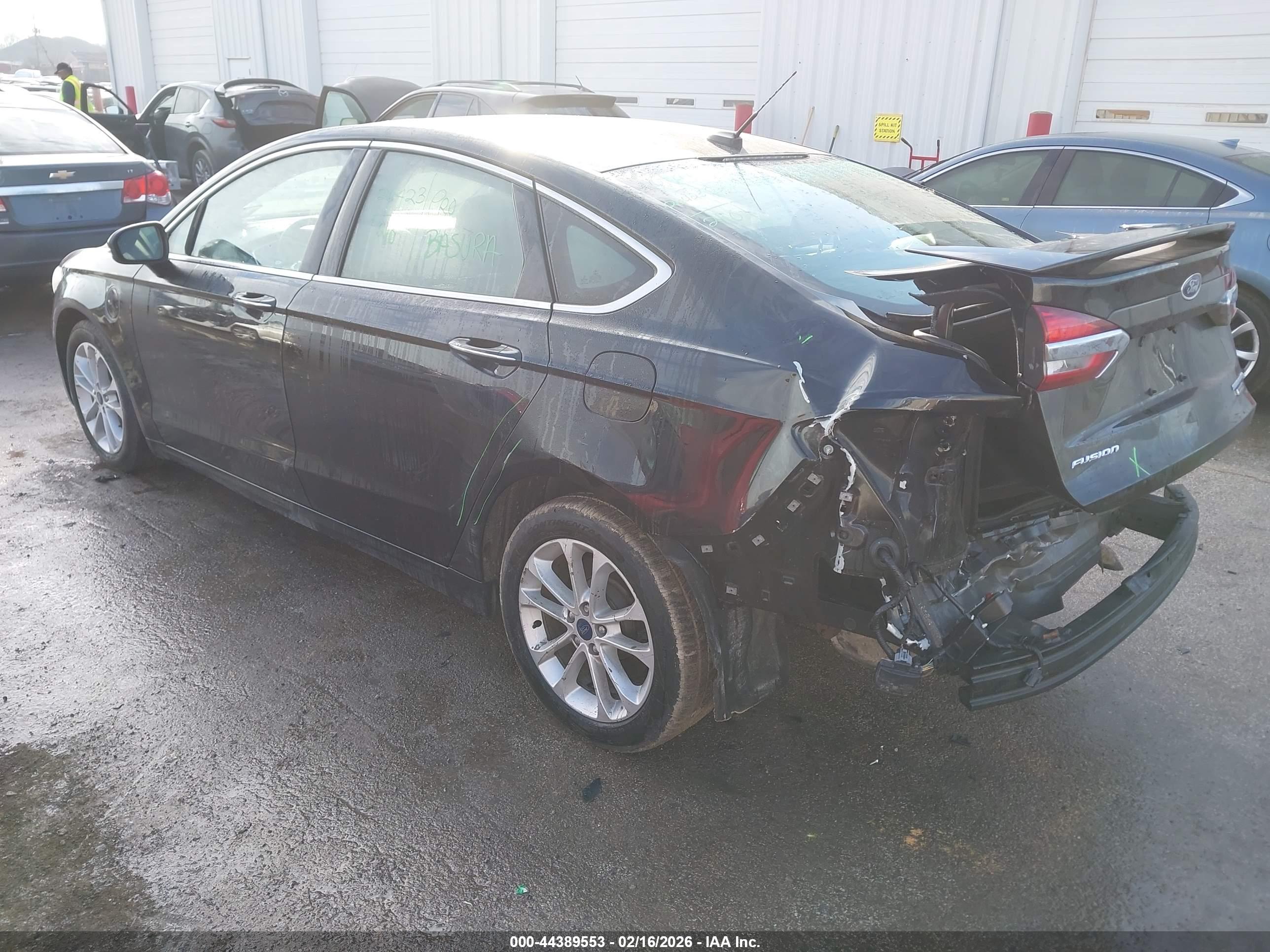 FORD FUSION image 3