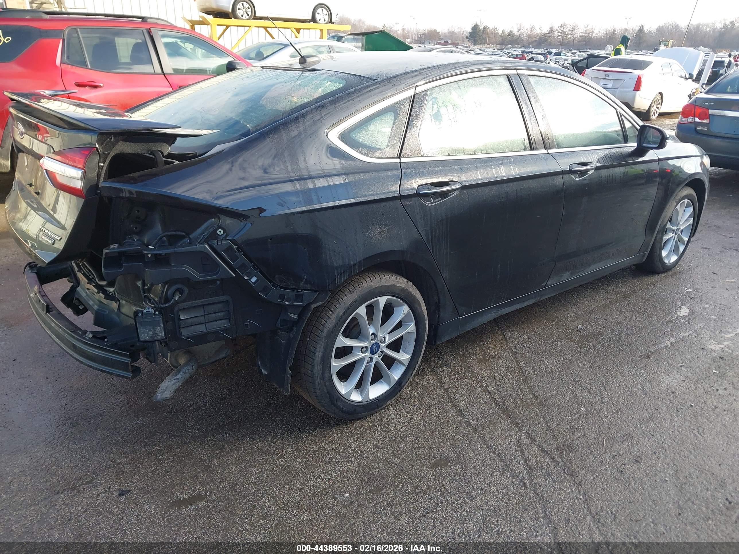 FORD FUSION image 4