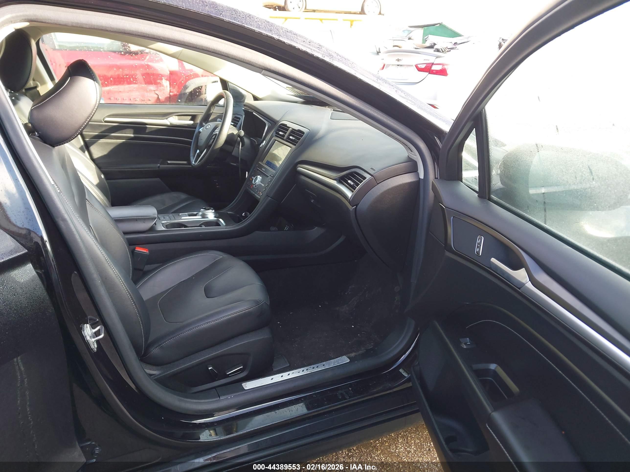 FORD FUSION image 5
