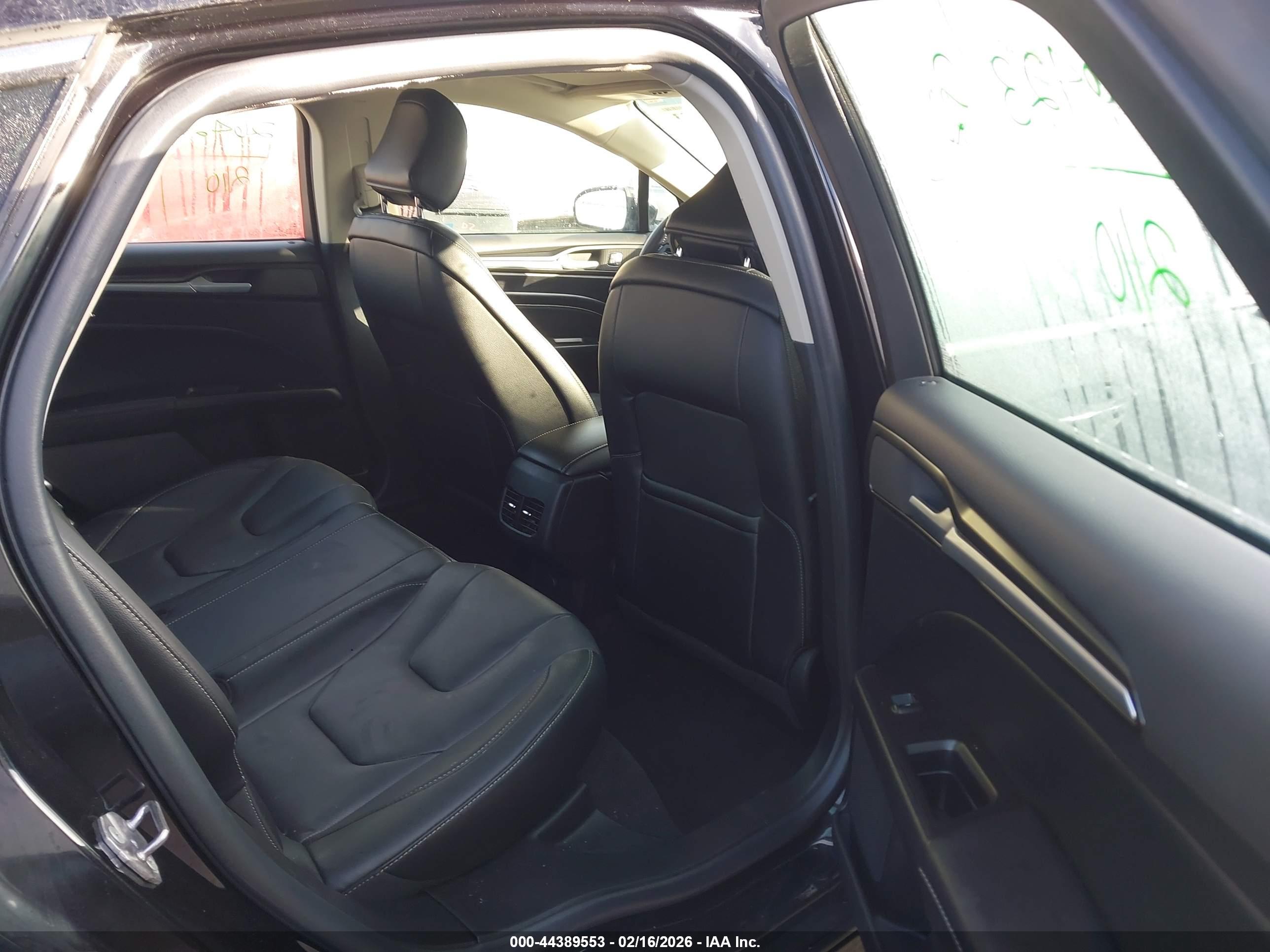 FORD FUSION image 8