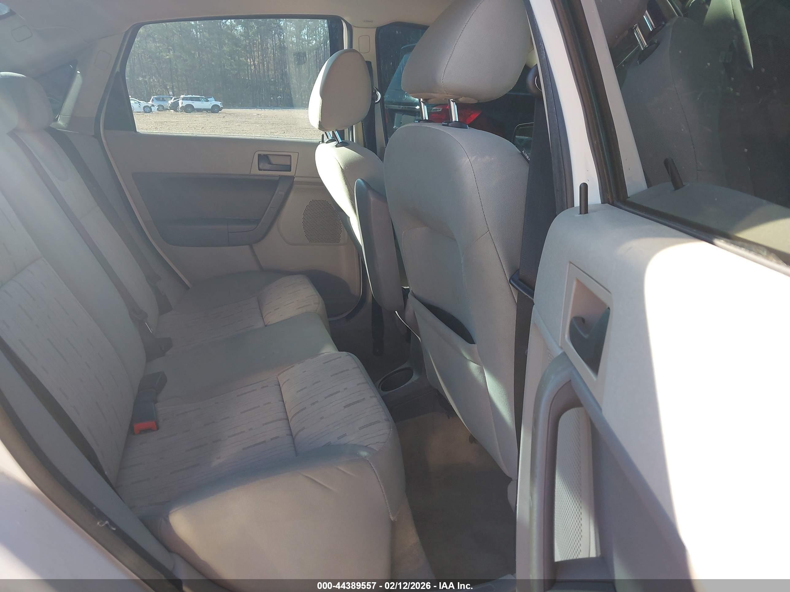 FORD FOCUS image 8