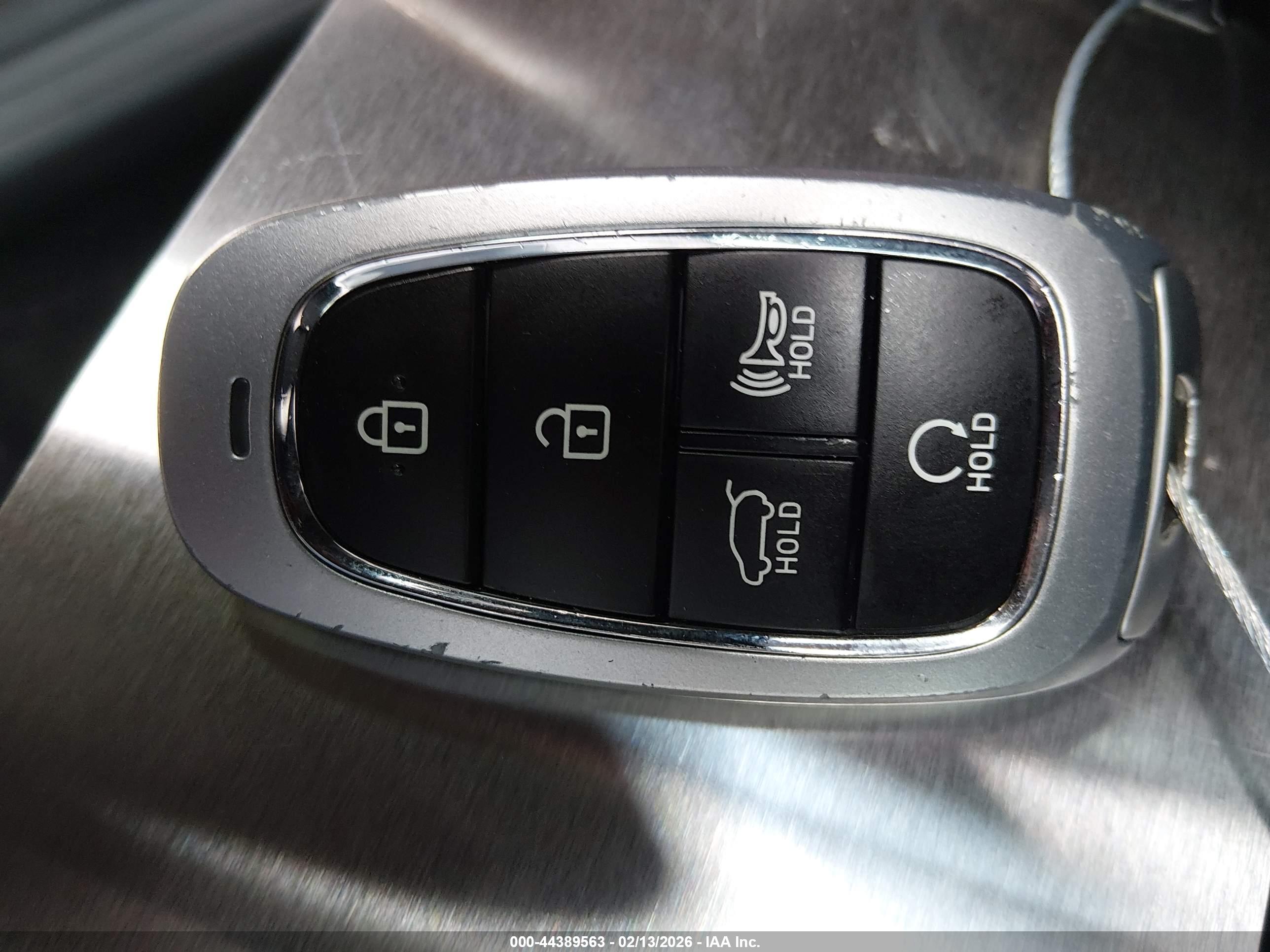 HYUNDAI TUCSON image 11