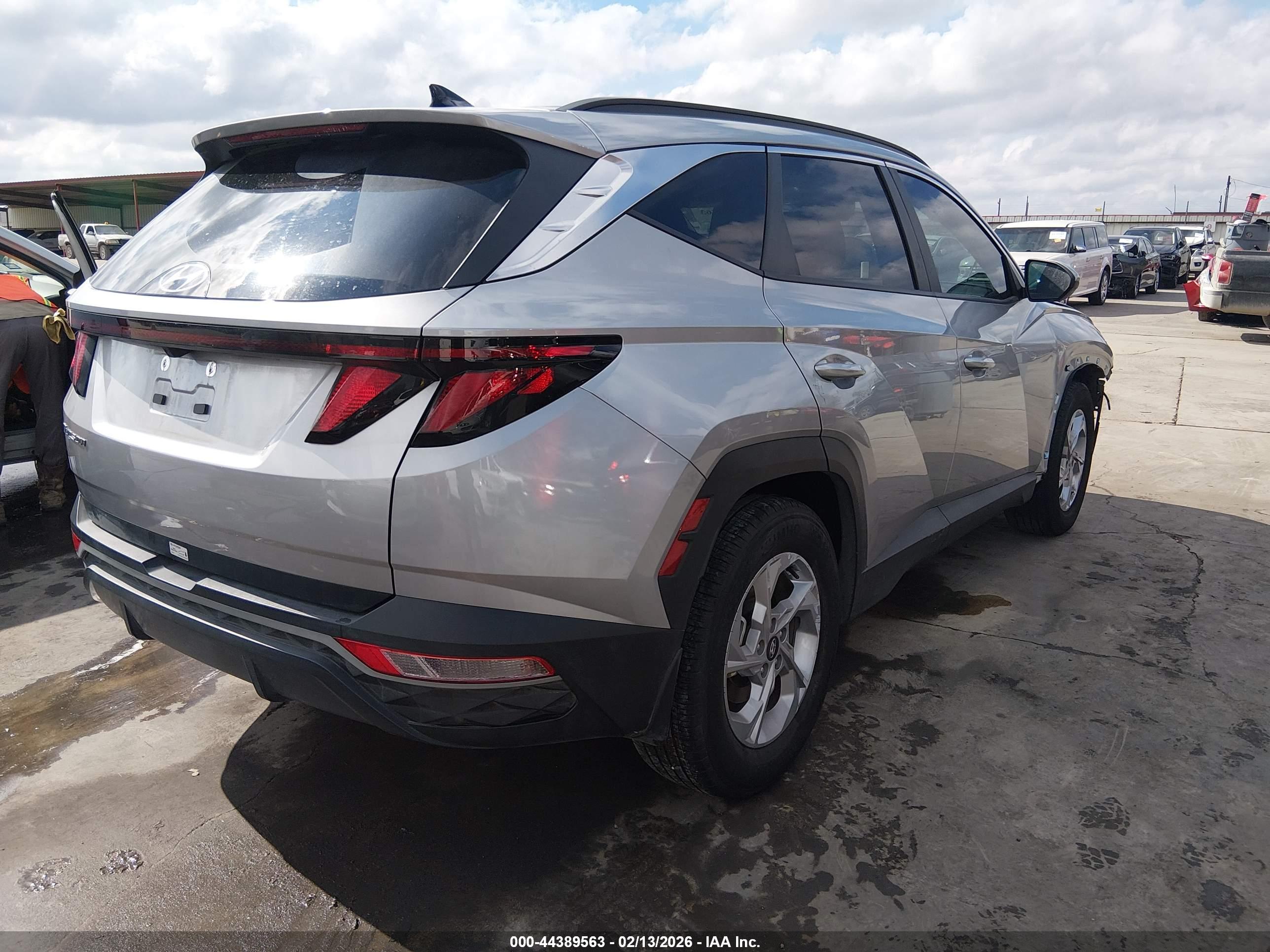 HYUNDAI TUCSON image 4