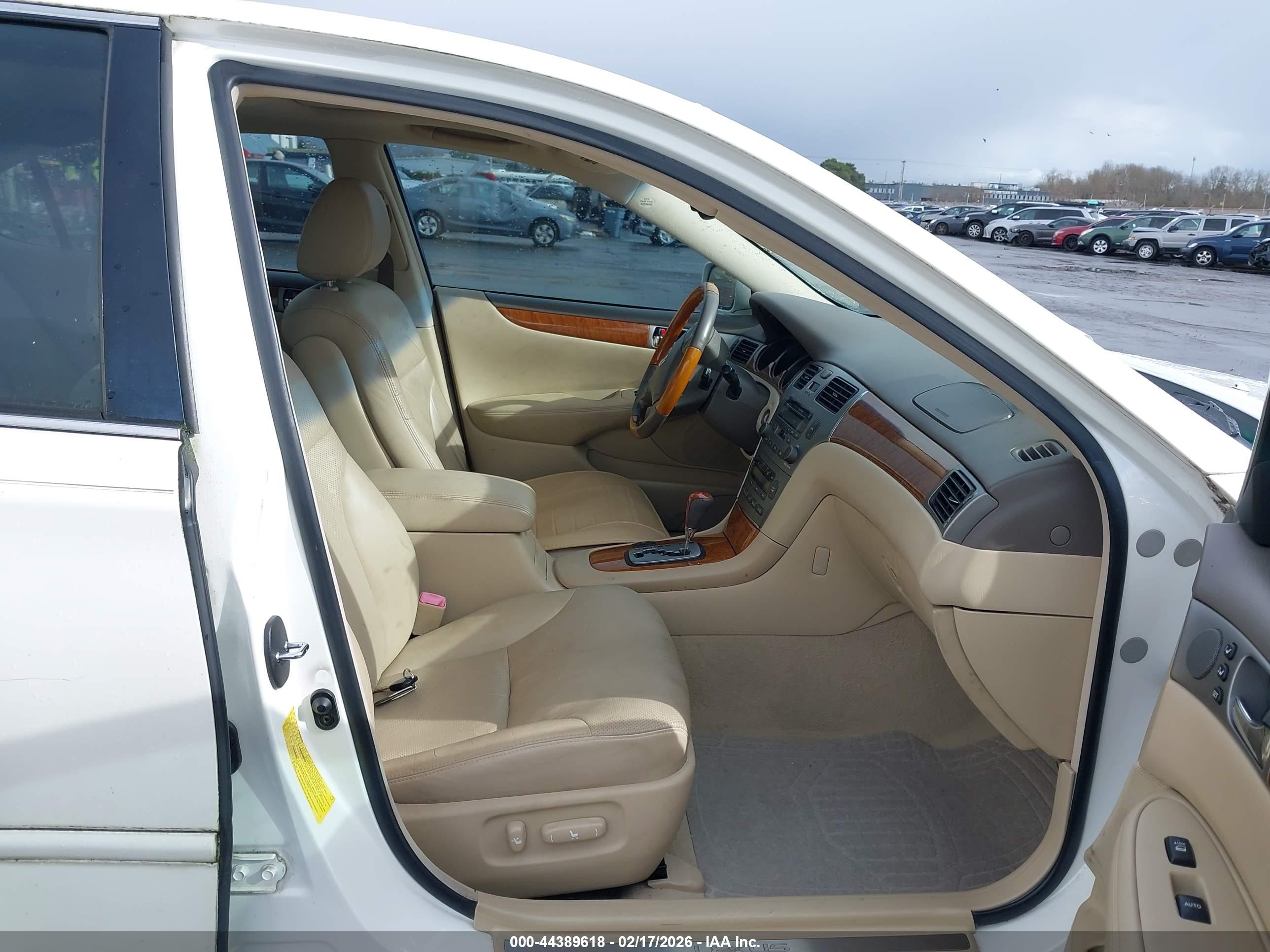 LEXUS ES image 5