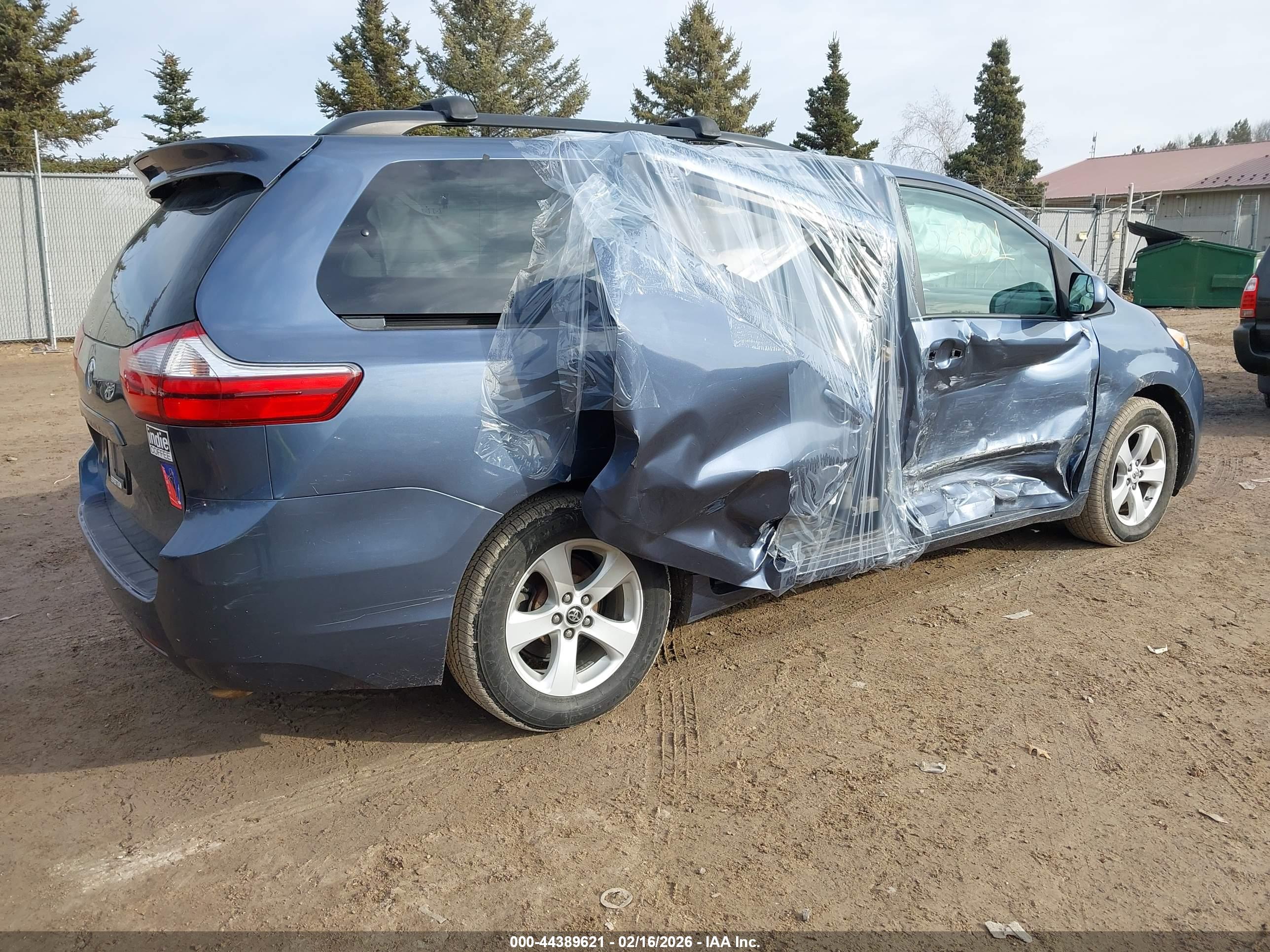 TOYOTA SIENNA image 4