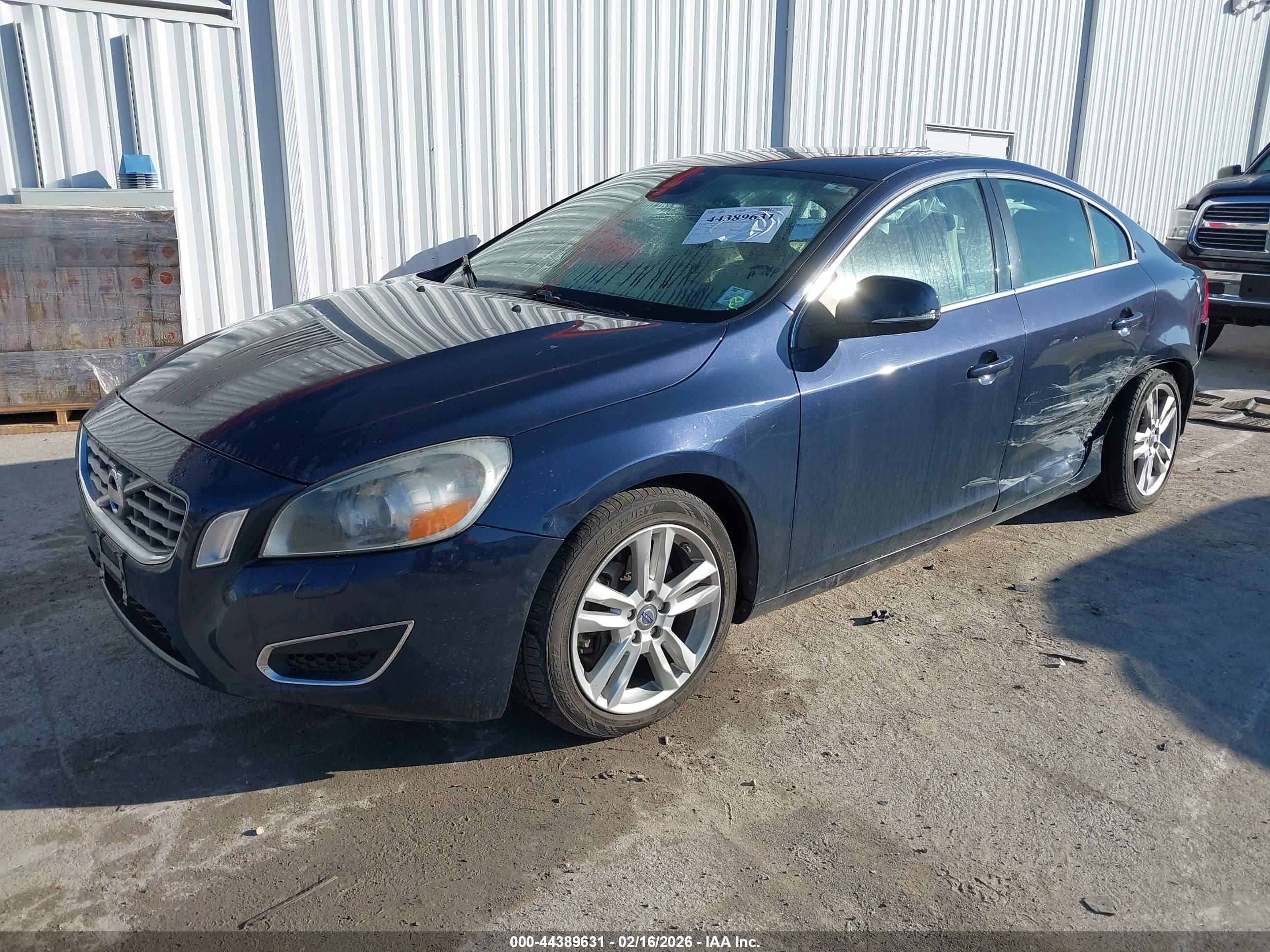 VOLVO S60 image 2