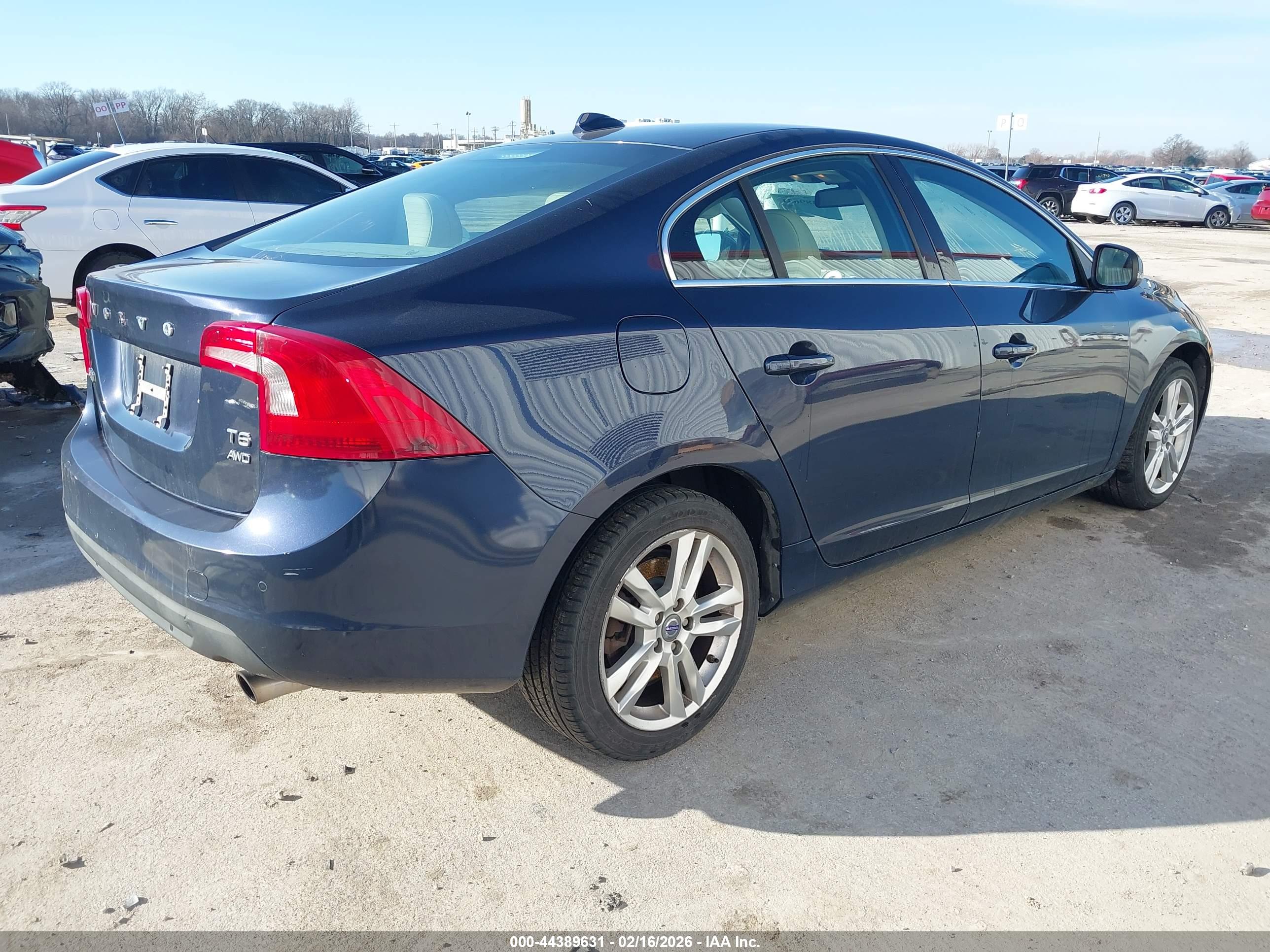VOLVO S60 image 4