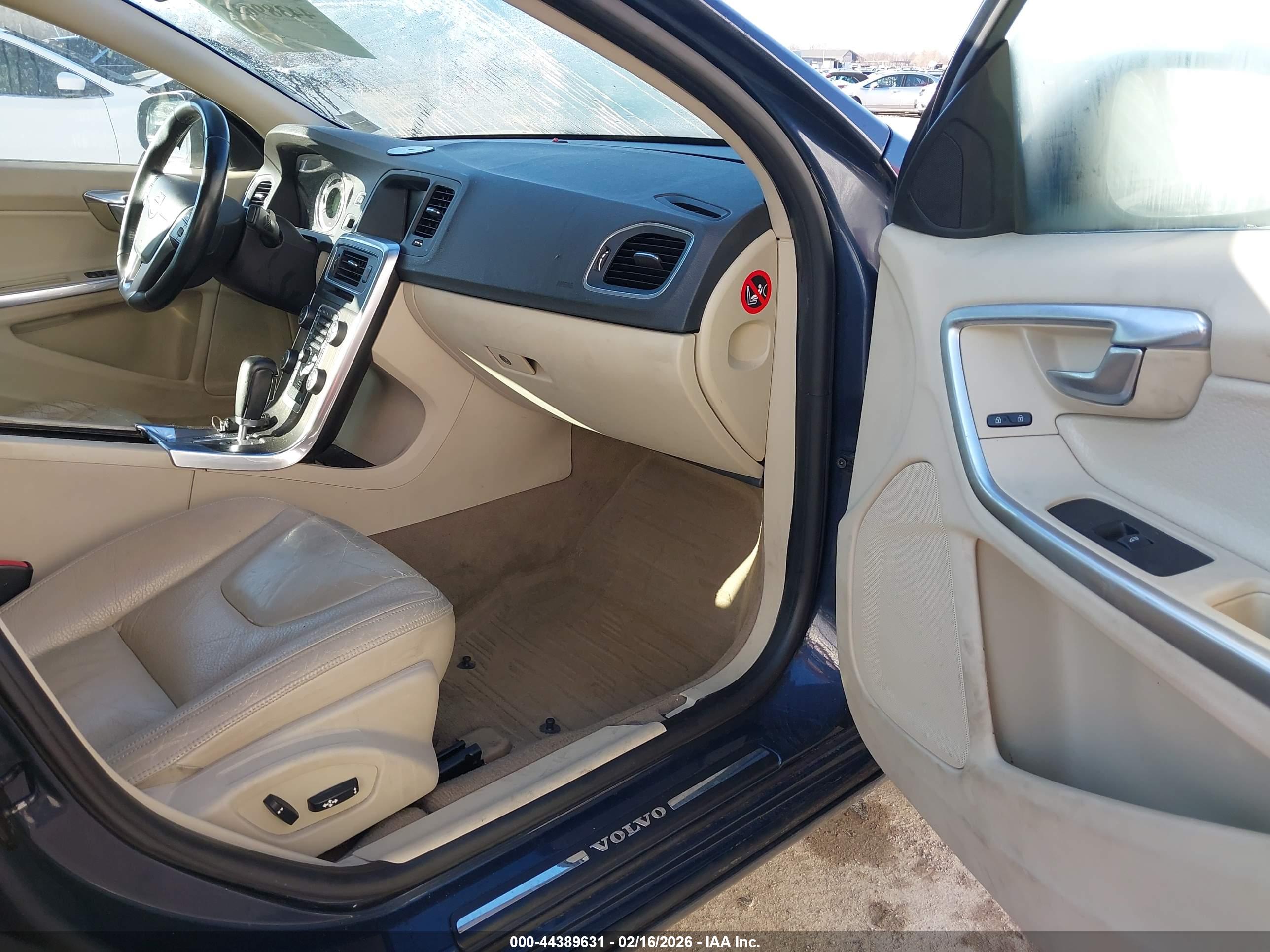 VOLVO S60 image 5